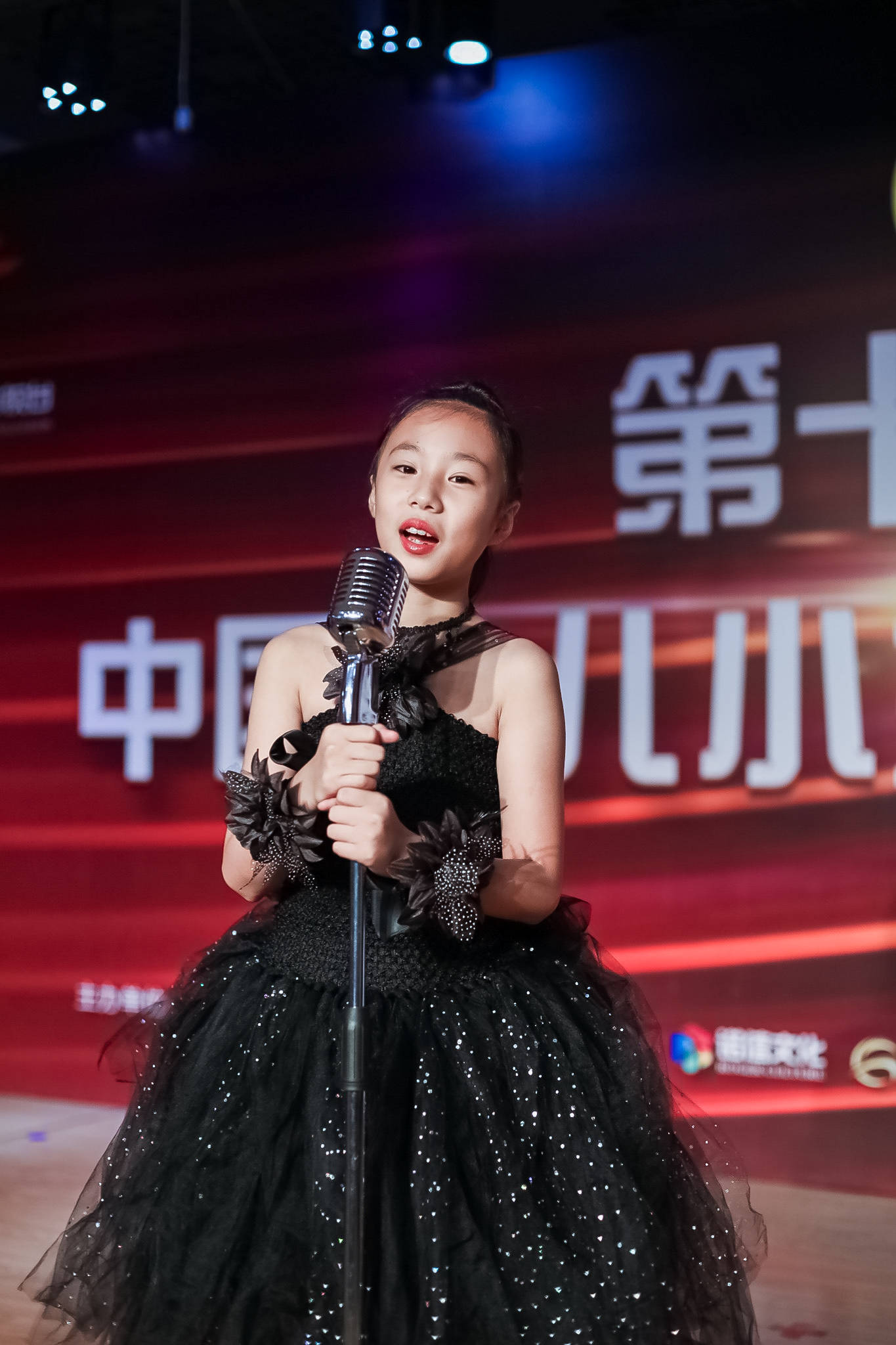 专访中国小金钟深圳形象大使人气之星黄湘婷用辛勤和付出走向成功大门