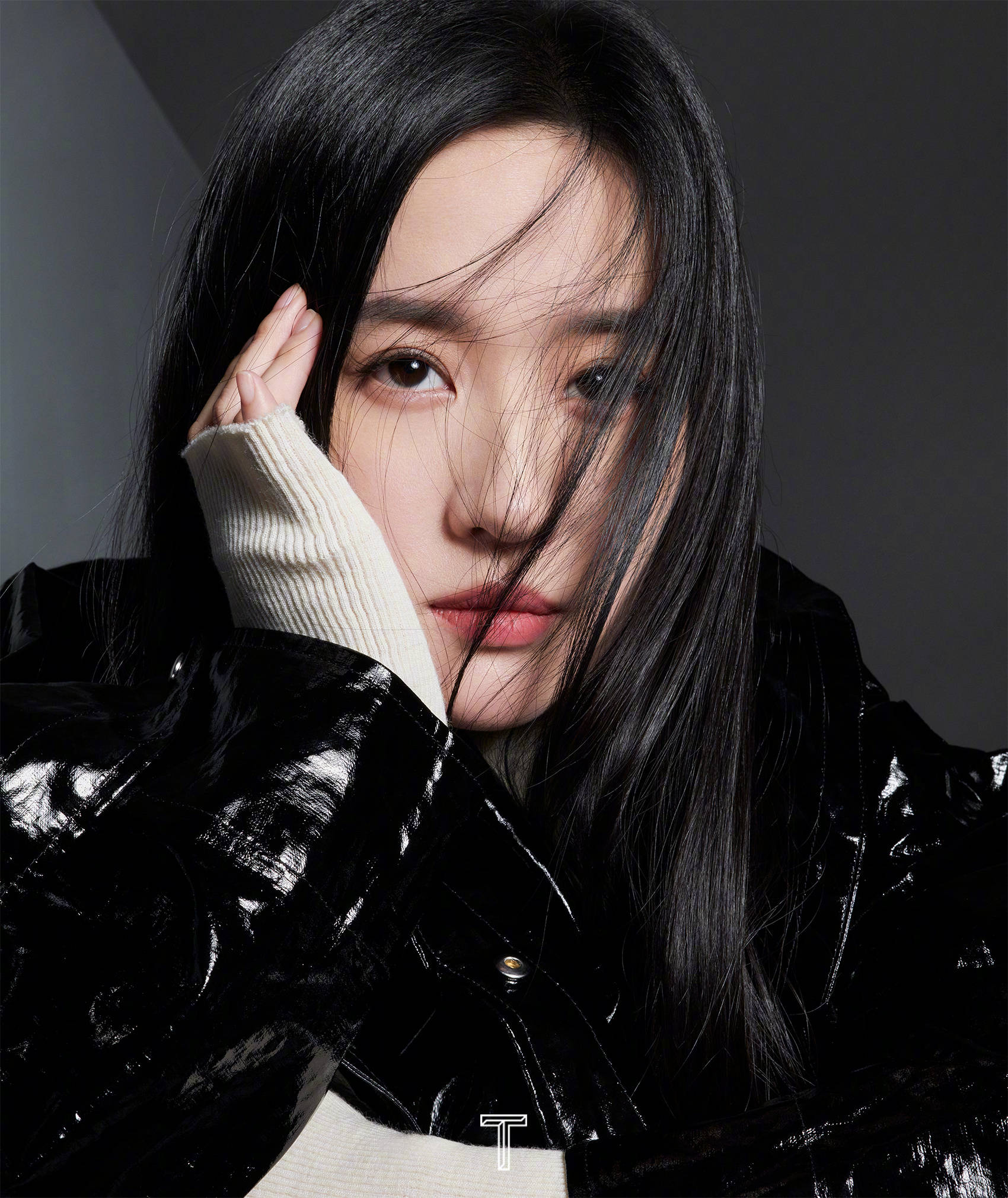 「刘亦菲杂志新片,潮流girl的秋冬新潮穿搭」