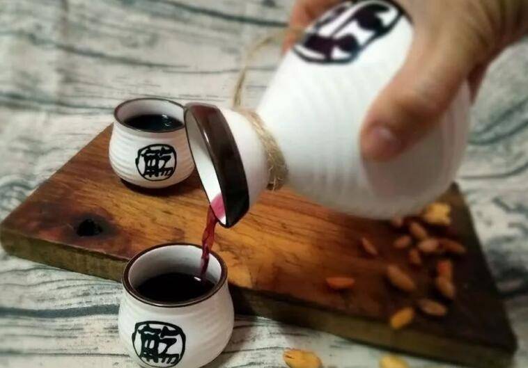 美容|桑葚酒一天喝多少比较好？如何正确选择桑葚酒，别说没告诉你