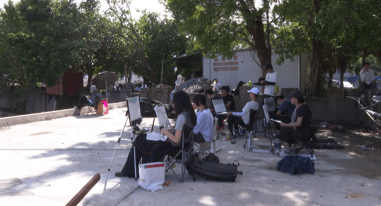 广州乐善画室上百名学生到海陵岛写生创作