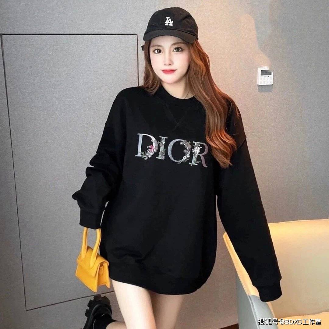 男女|Dior 21SS 花卉Logo刺绣圆领卫衣