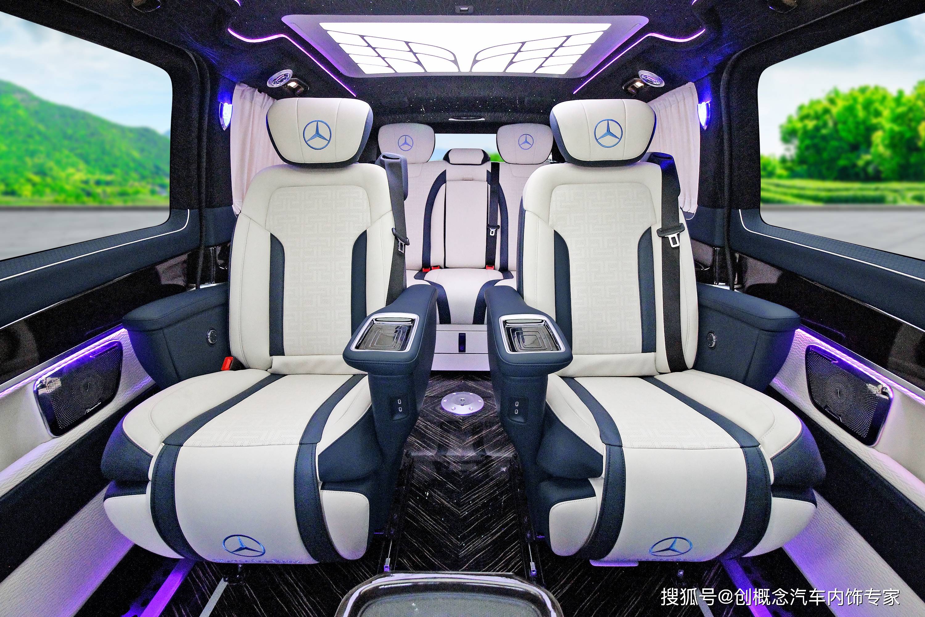 深圳奔驰v260l七座无隔断内饰改装,双开门设计不仅扩大了储物空间且都