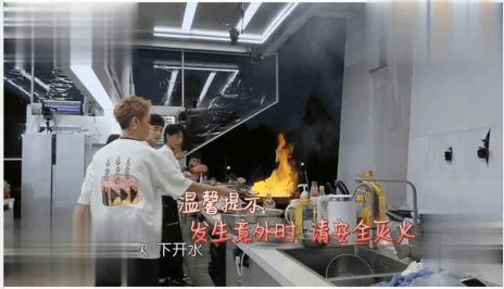 因为|《中餐厅》迎来赵丽颖，节目组再次“神剪辑”，不知道这次“苦”了谁