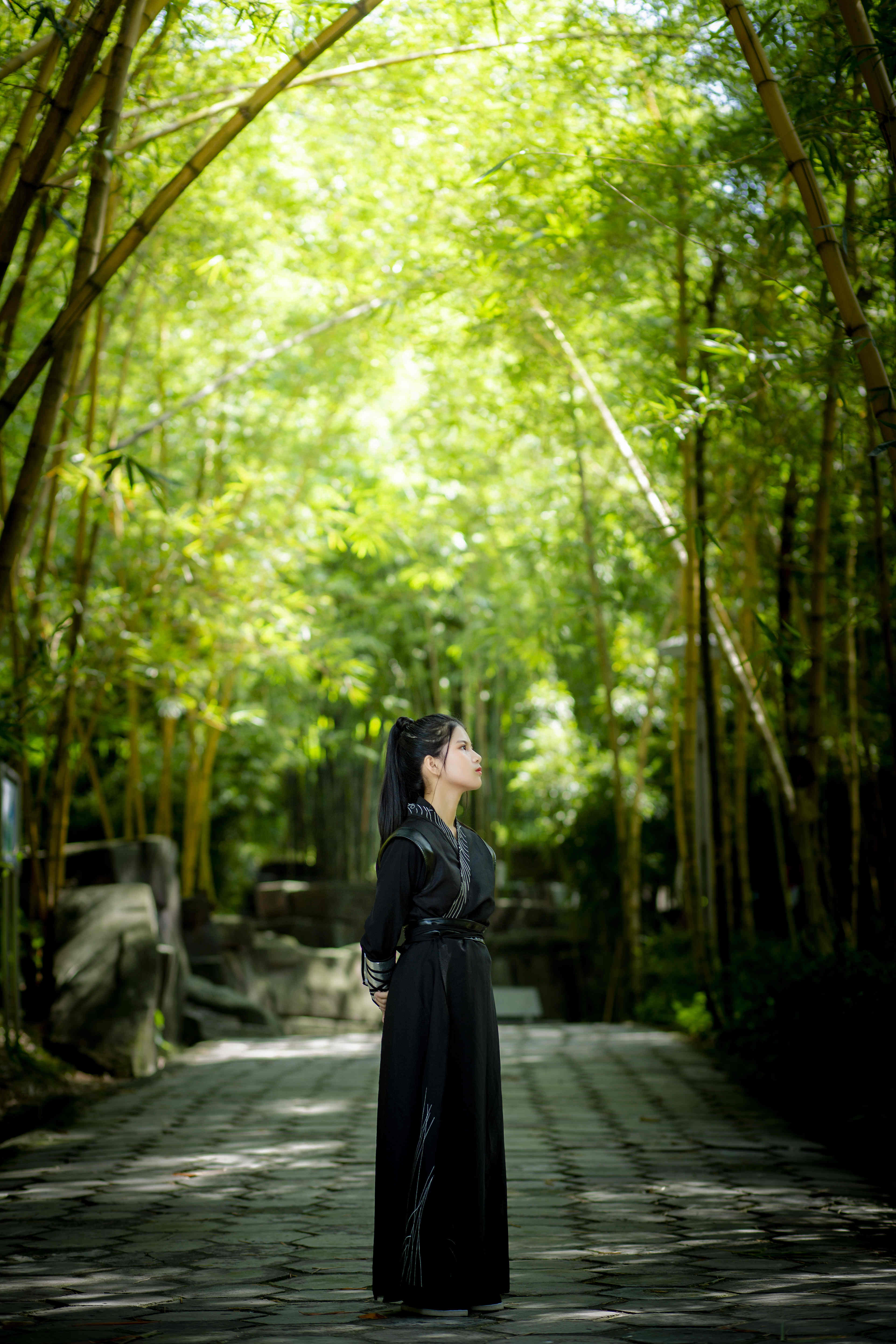 夏梓涵穿汉服神似侠女,美腻帅气的造型你们喜欢吗?