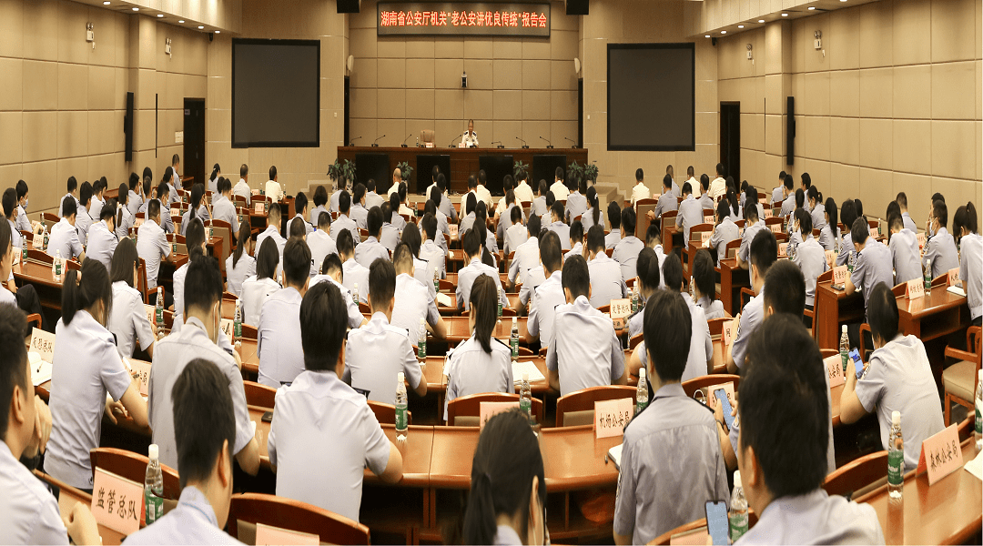 民警沈国初,韶山市公安局退休民警罗启南两名同志用朴实真挚的语言