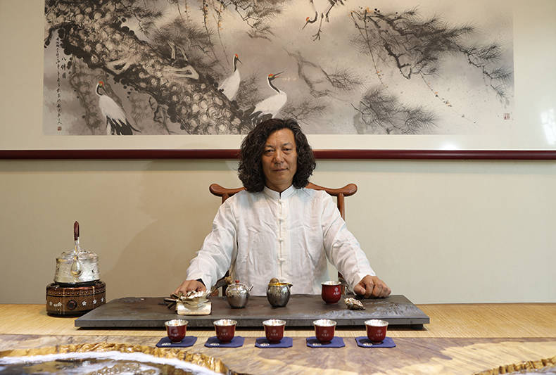 以"一张打"工艺,由蜂鸟工坊设计制作完成,国家非遗大师母炳林监制!