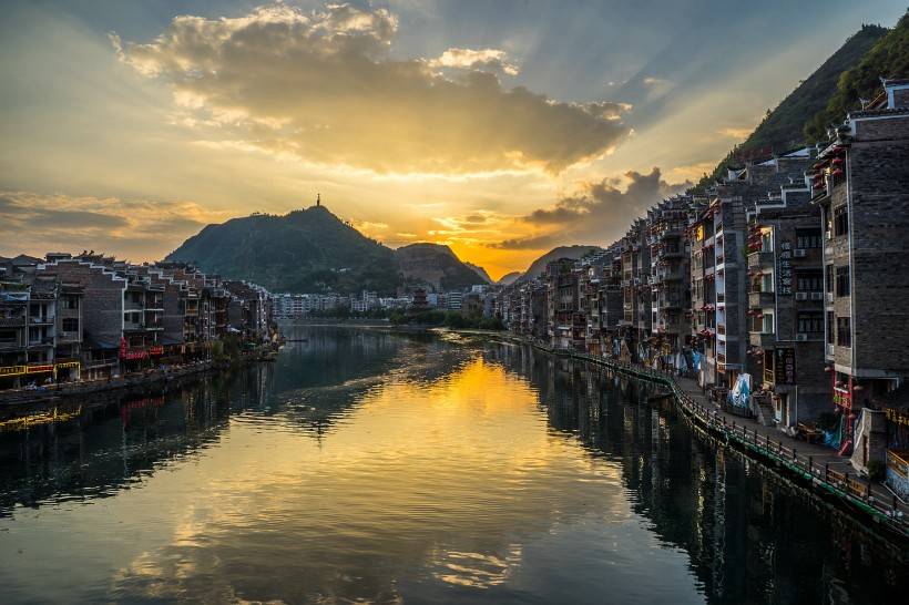 7月日星座运势 巨蟹信心十足 天蝎惊喜不断 水瓶责任心强 情感