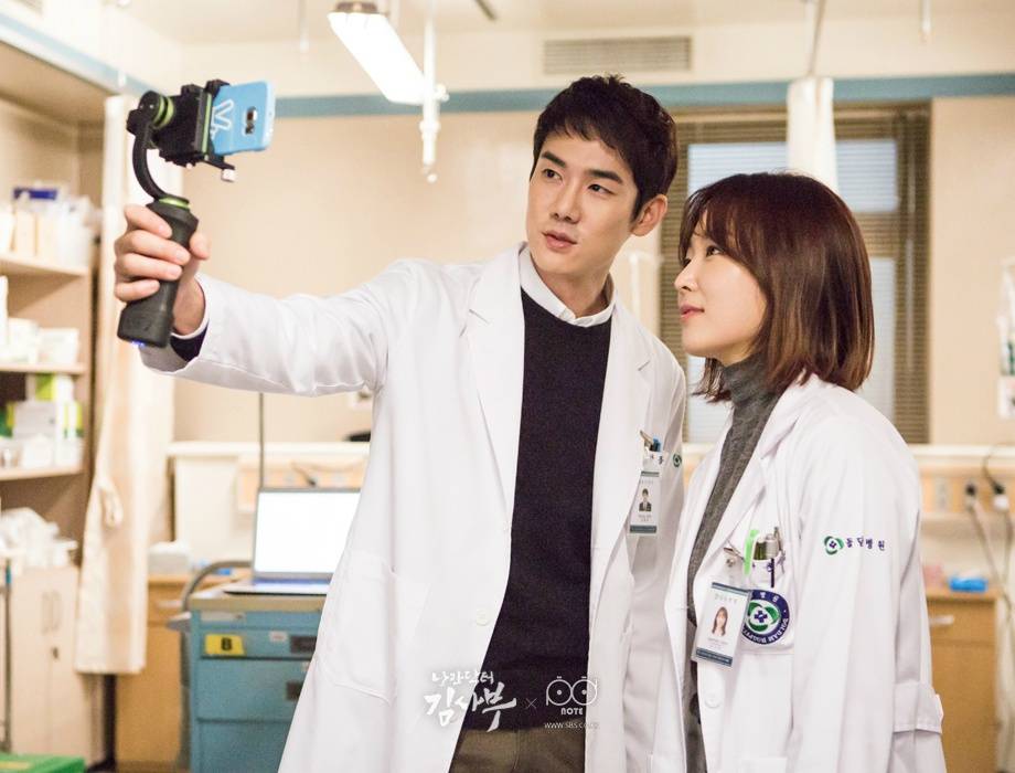 角色|柳演锡十年蛰伏，通过《机智的医生生活》再次出圈