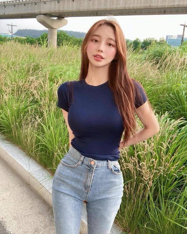 原创98年俏皮女律师初恋颜值性感沙漏身材网友羡慕了