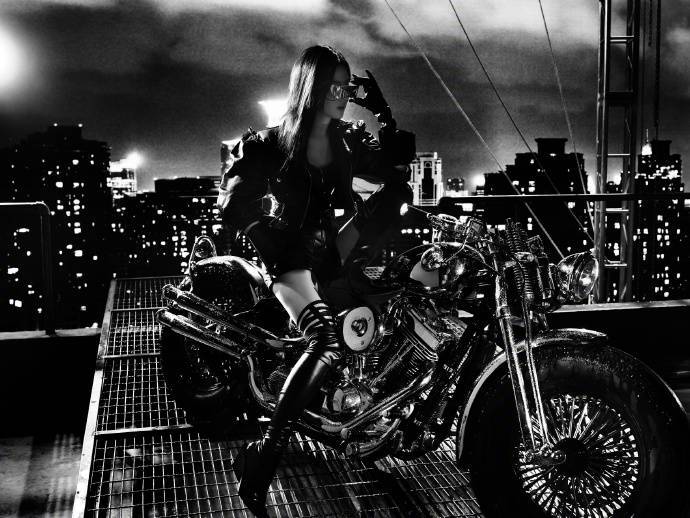 刘亦菲拍皮衣机车质感大片 变身暗夜酷炫摩登女郎