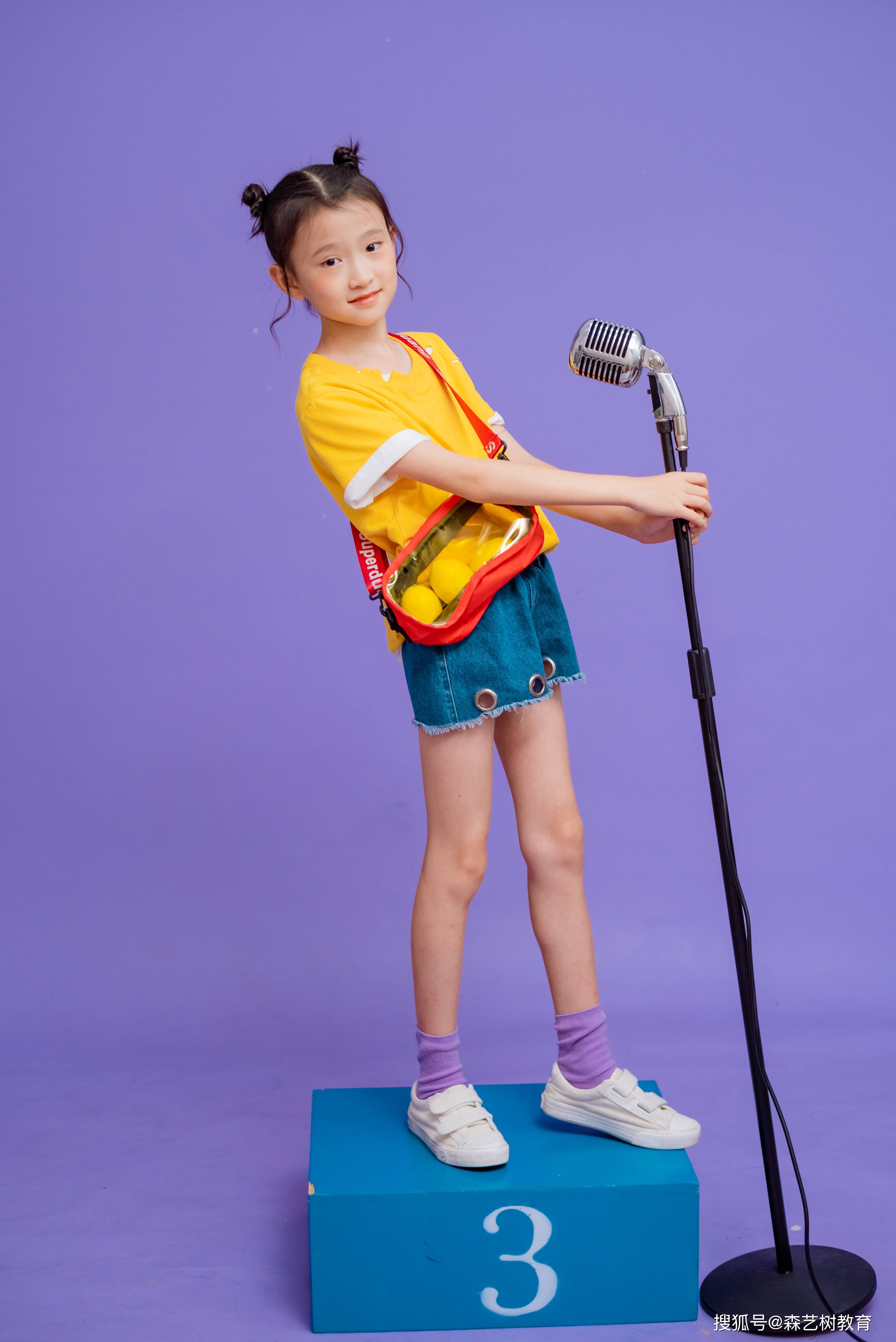 姚馨悦留住最美童声专辑艺术照