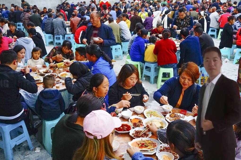农村酒席发现冷席现象,喜欢随礼不吃饭,人心变了还是什么原因?_红白喜