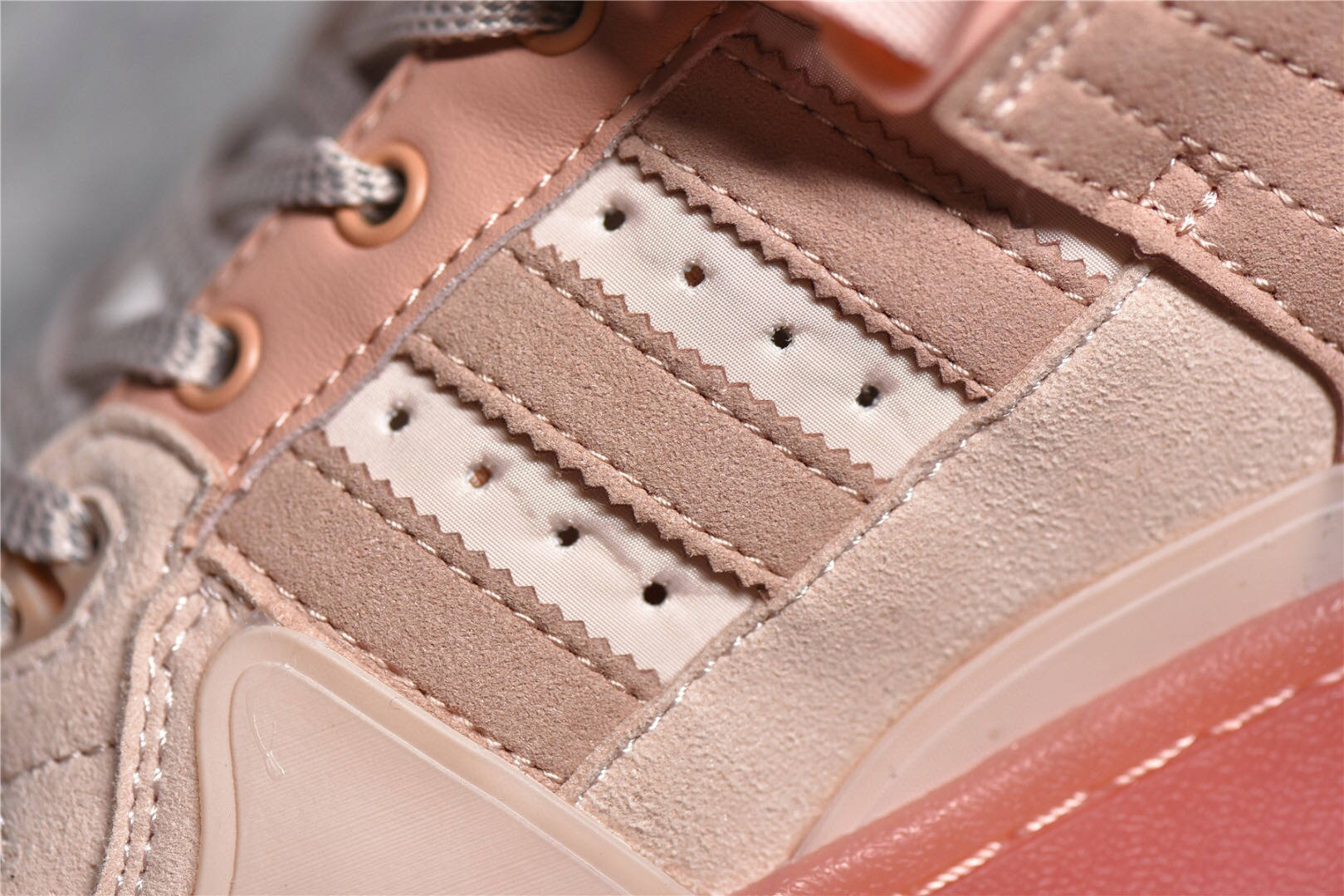 细节 阿迪达斯中秋兔 Bad Bunny x Adidas Forum Low 联名低帮运动鞋