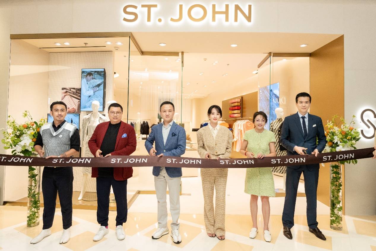 花呢 ST. JOHN上海外滩金融中心BFC精品店焕新揭幕