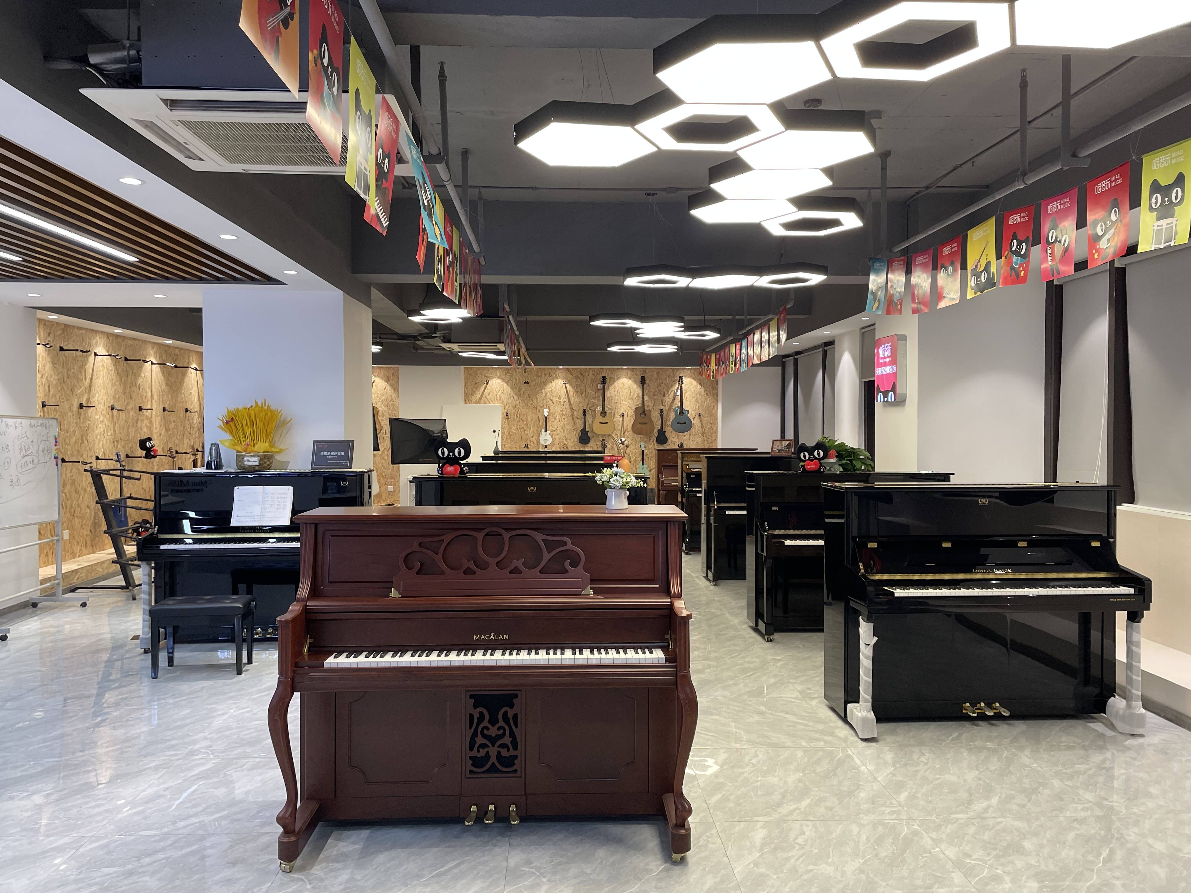 杭州钢琴专卖店杭州天猫钢琴体验馆