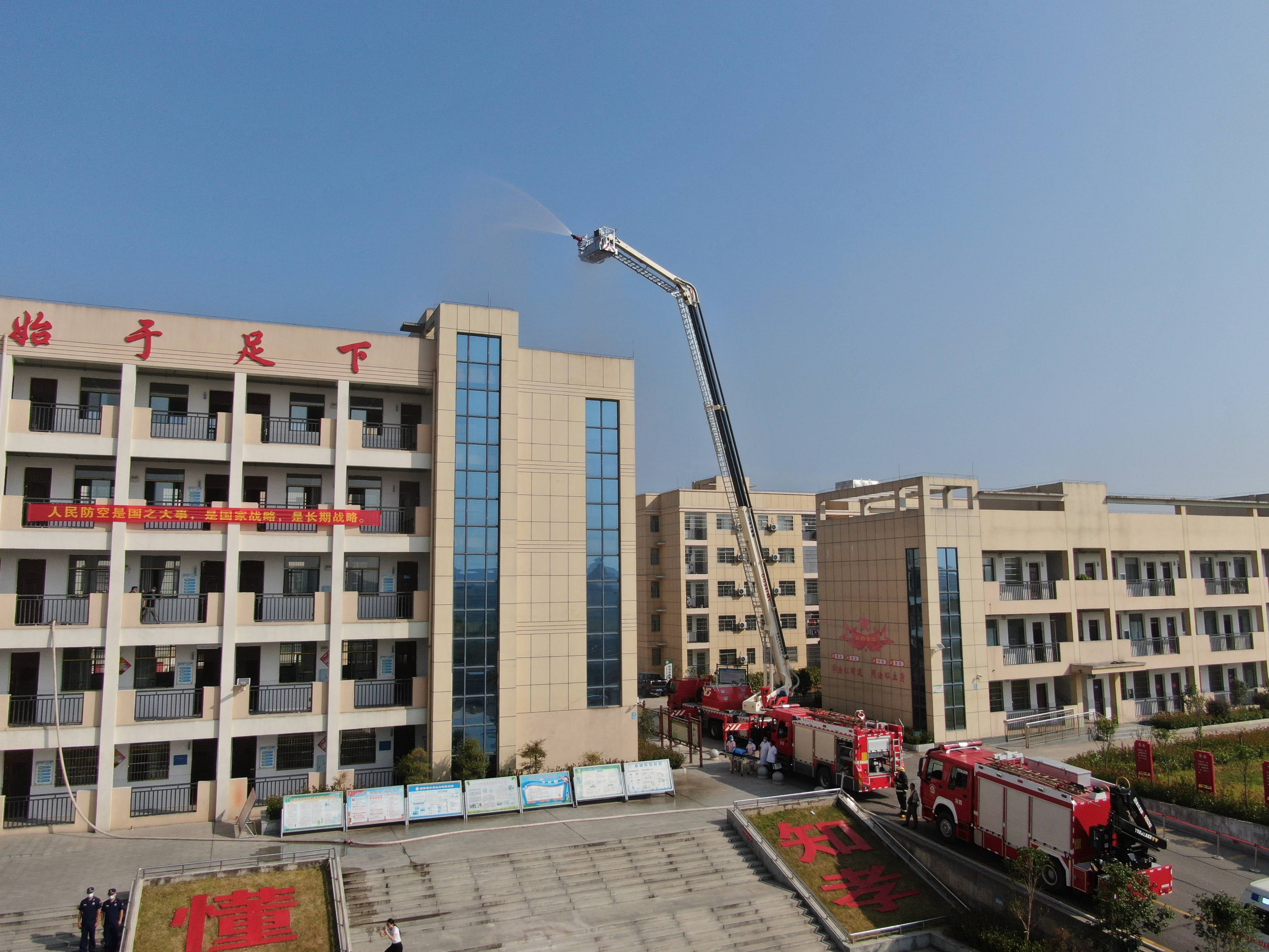 湖北红安消防救援大队深入马岗小学开展消防安全培训暨应急疏散演练