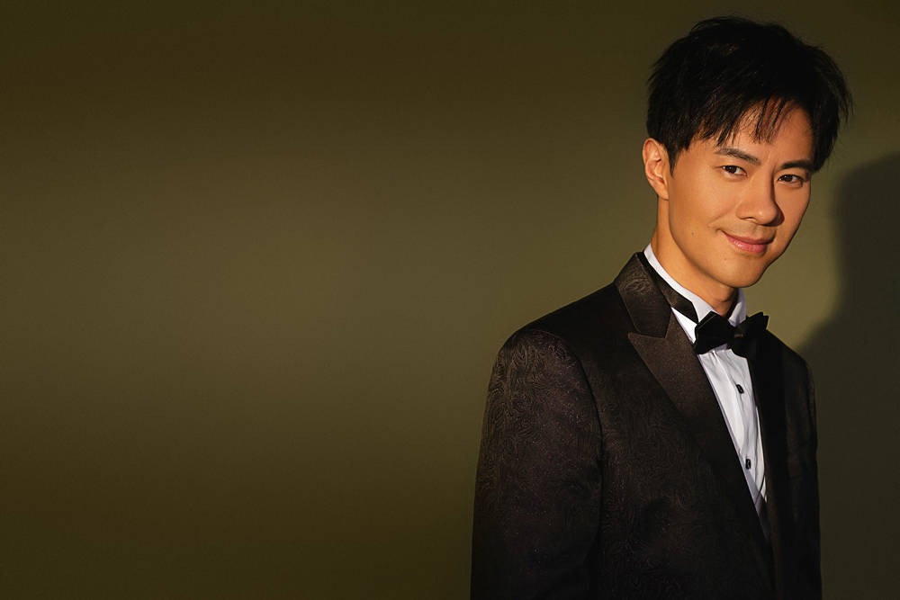 邵汶西装写真 低调沉稳尽显魅力