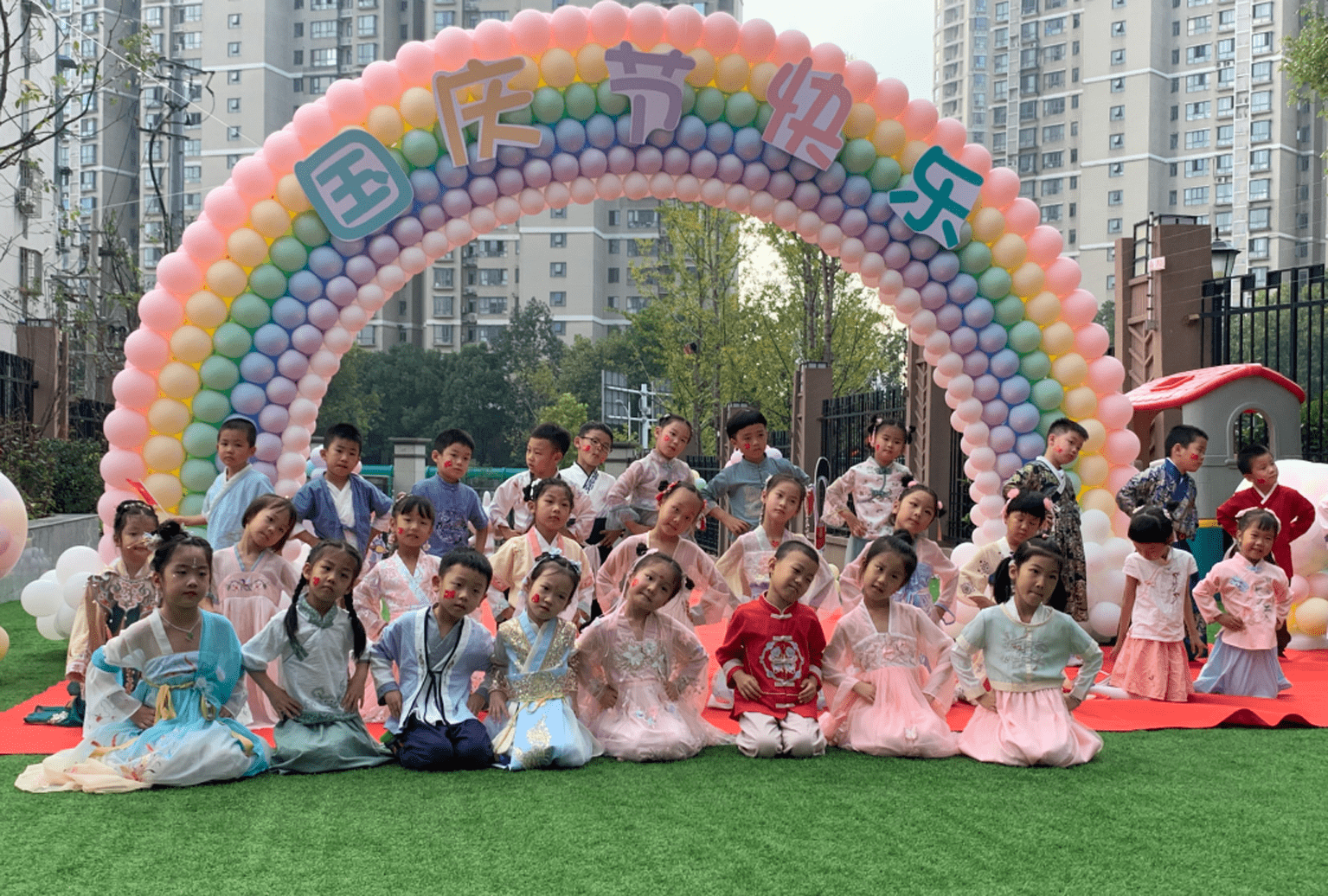 汉服古韵,赞我中华——金陵湾幼儿园庆国庆活动