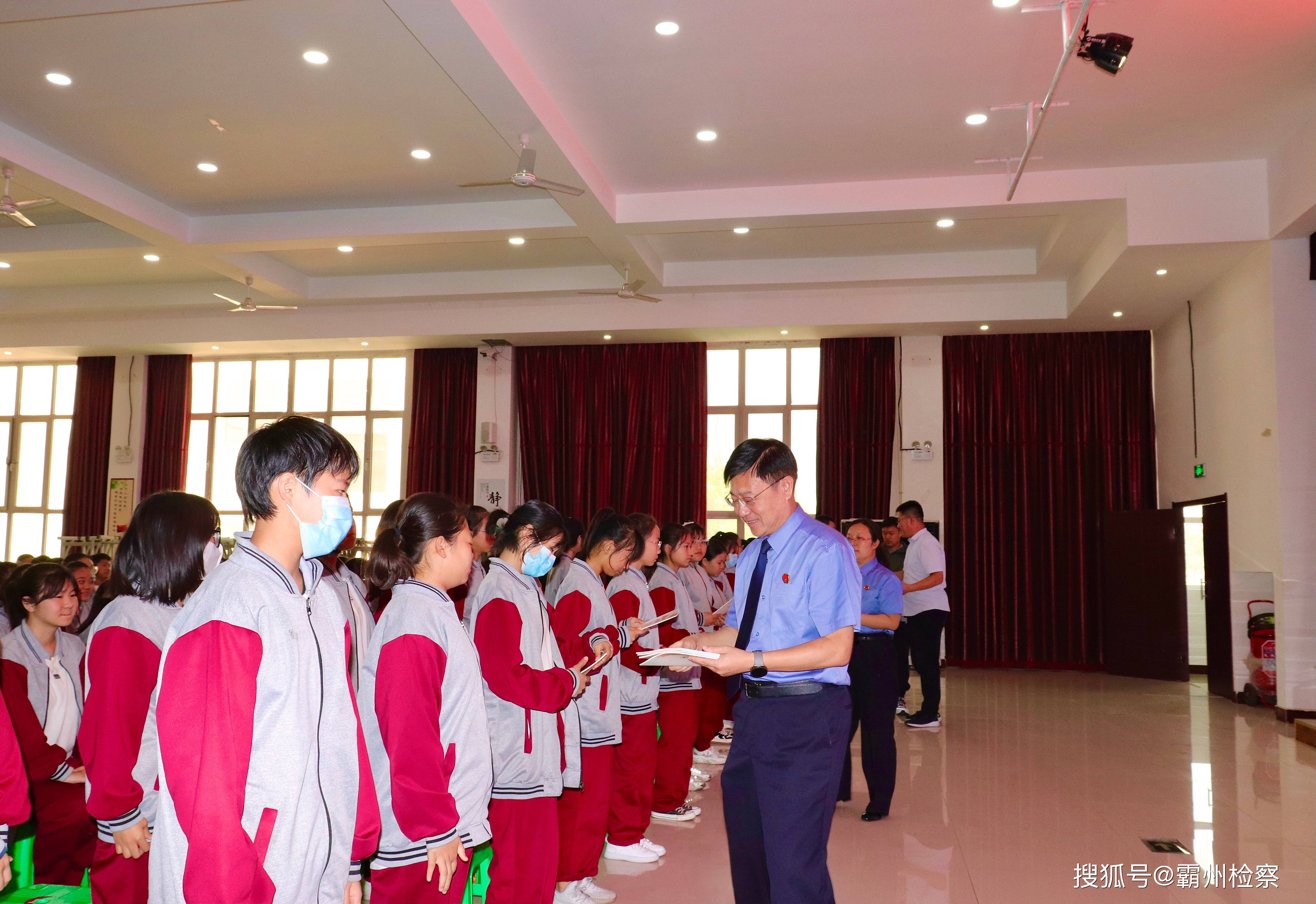 潘建忠|【法治进校园】 霸州市人民检察院检察长 赴霸州市第八中学开讲新学期法治课