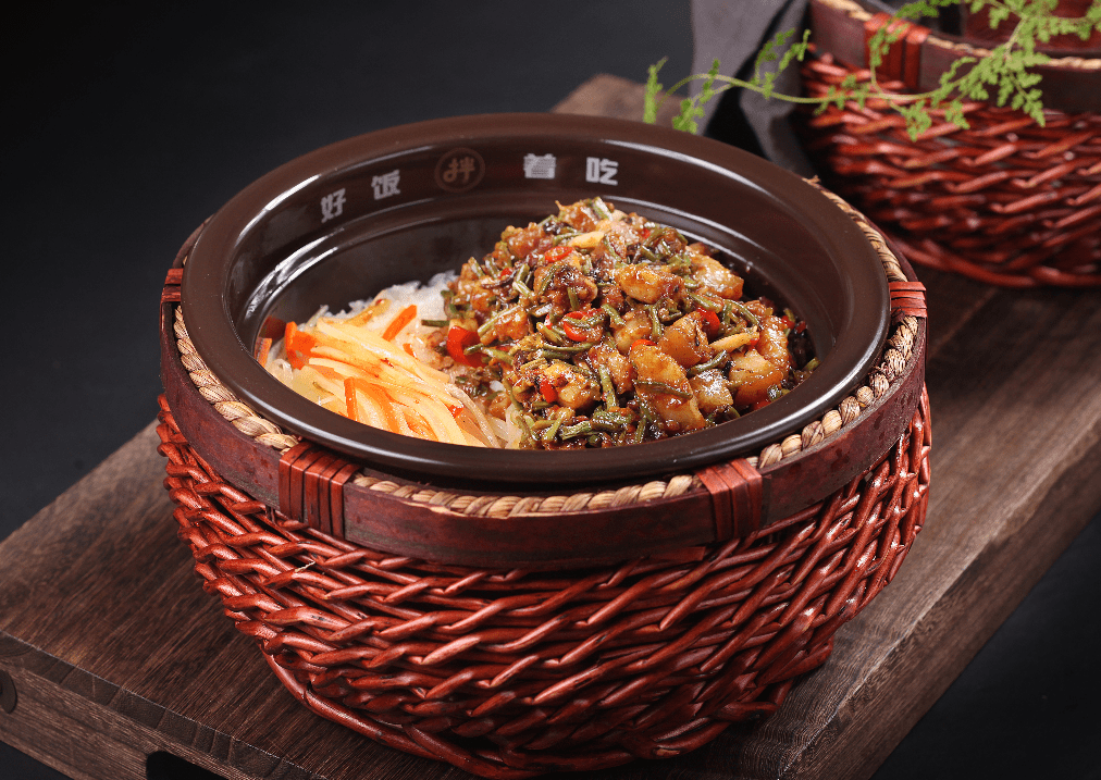 原来做煲仔饭这么简单小气老板不茄萌就做了拌饭计划紫砂煲