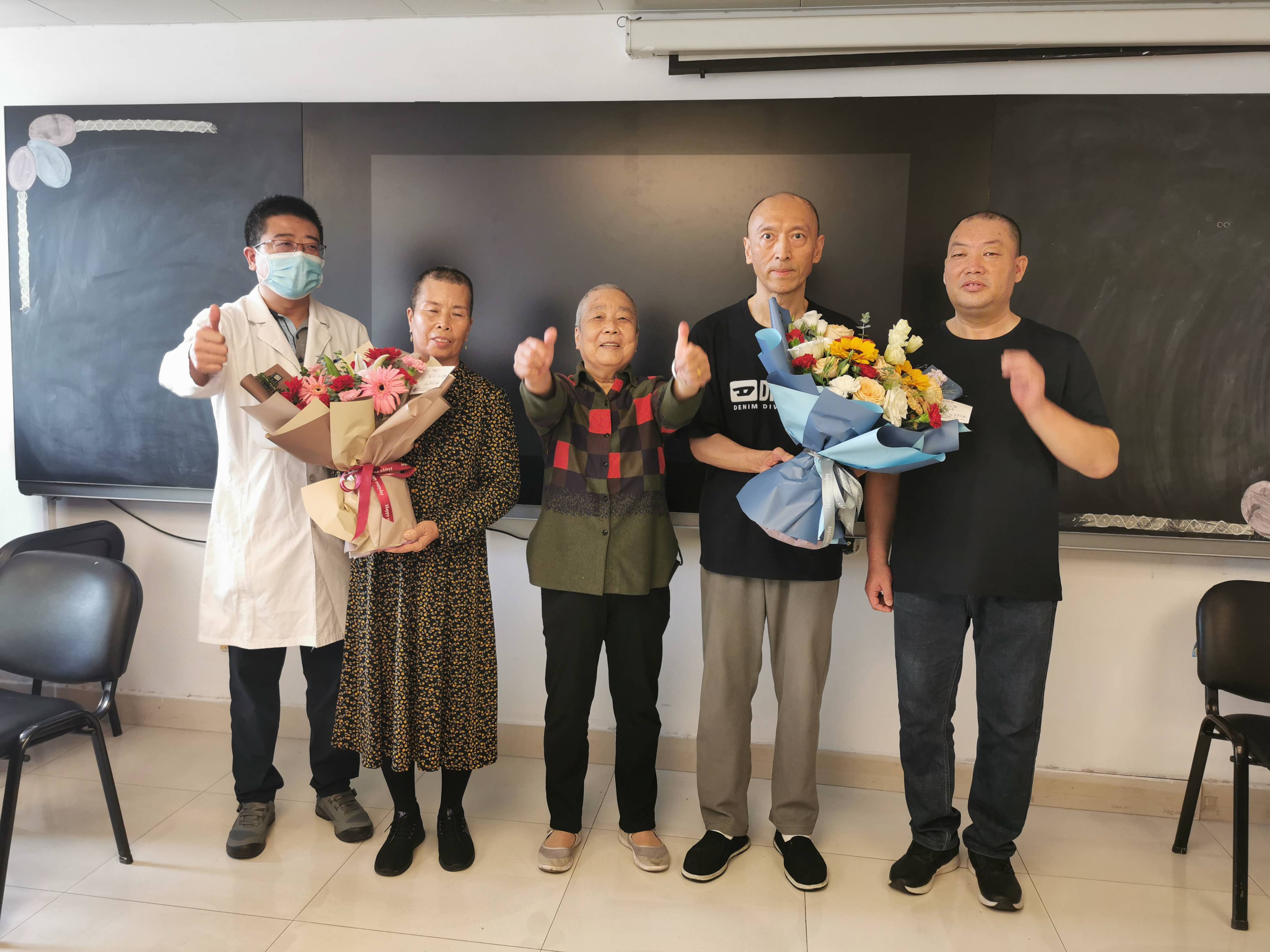 来自|【帕友故事】来自四省四位帕金森病患者同时开机，开机后迫不及待跳起了广场舞