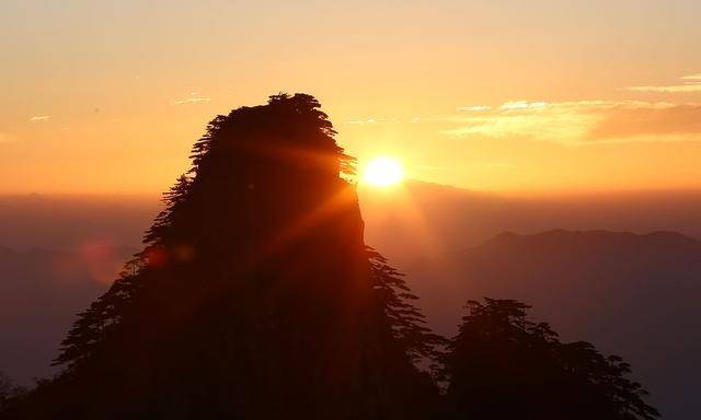 寅时月令旺气伏呤,甲木日元两得禄根,得令得气,壬水偏印子日通根生扶