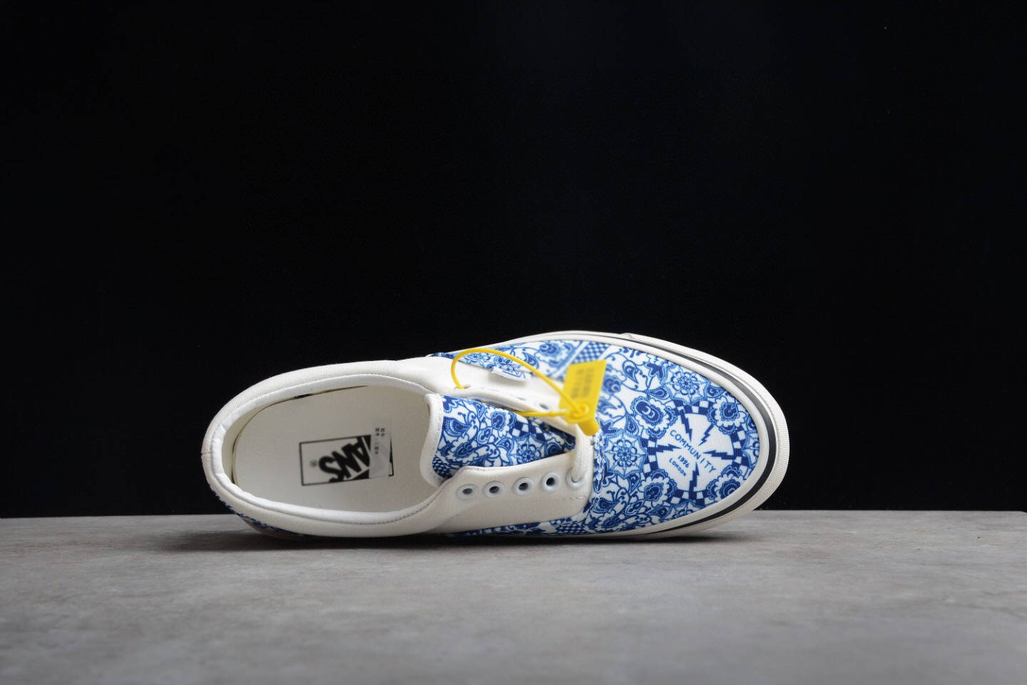 进行 Vans Style 36 Anaheim Factory 万斯帆布鞋联名青花瓷