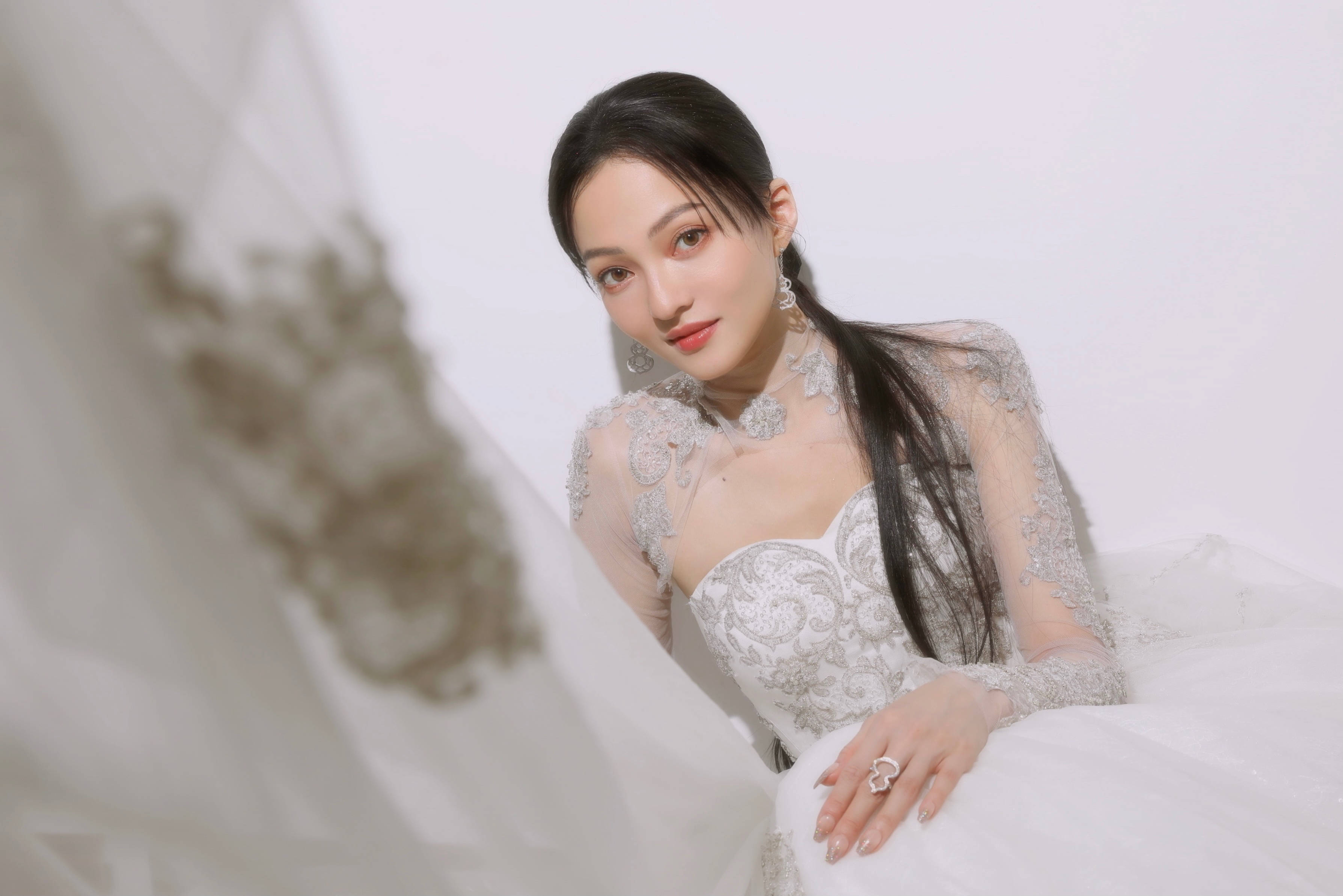 耳环张韶涵佩戴Qeelin Wulu系列珠宝
