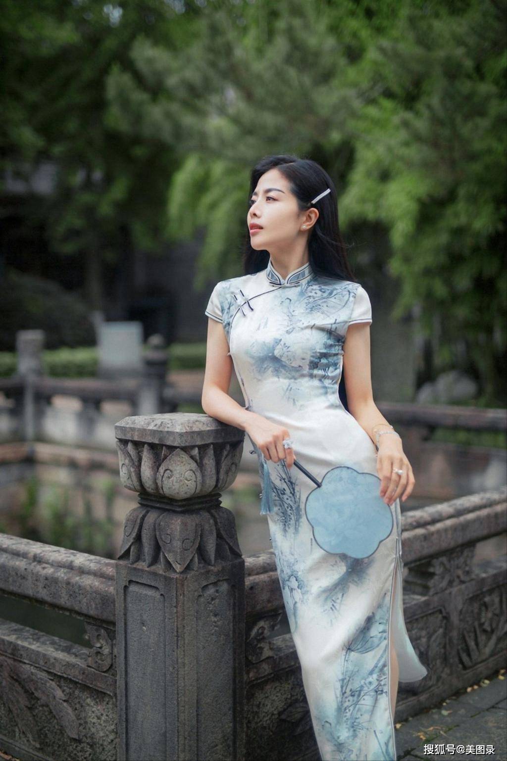 日本丰满旗袍熟妇图片