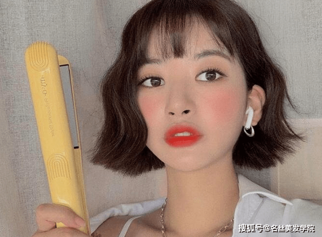 卷发经常染发美女也能变“丑女”