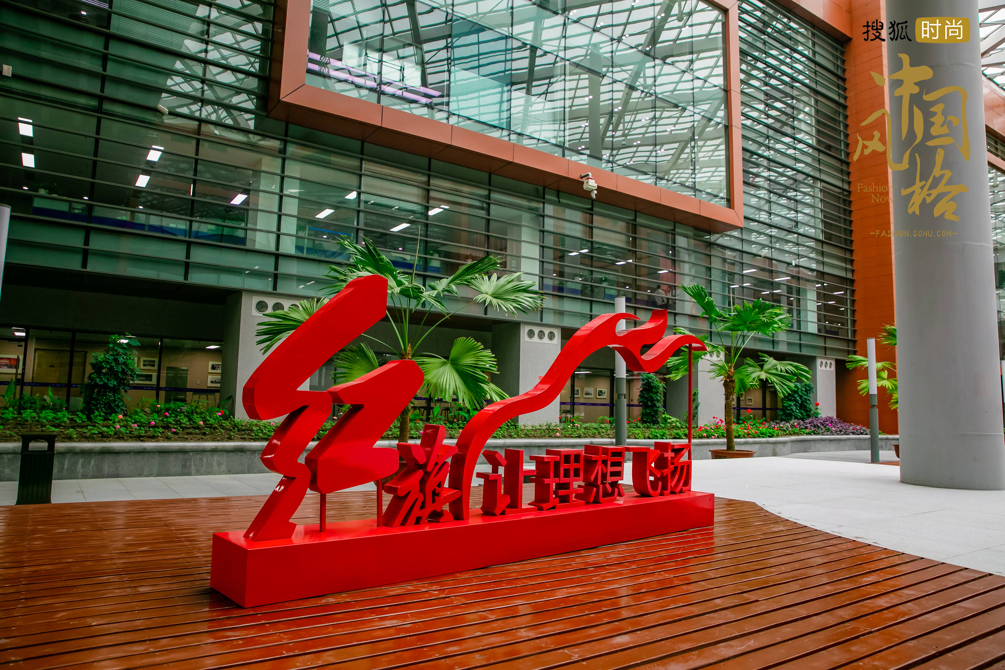 走进红旗总部,检阅车令人震撼,国产千万级跑车超炫酷丨中国风格·总部