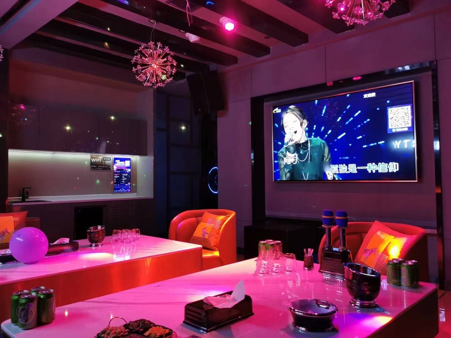 沃派高端定制ktv大尺寸防爆电视机效果震撼