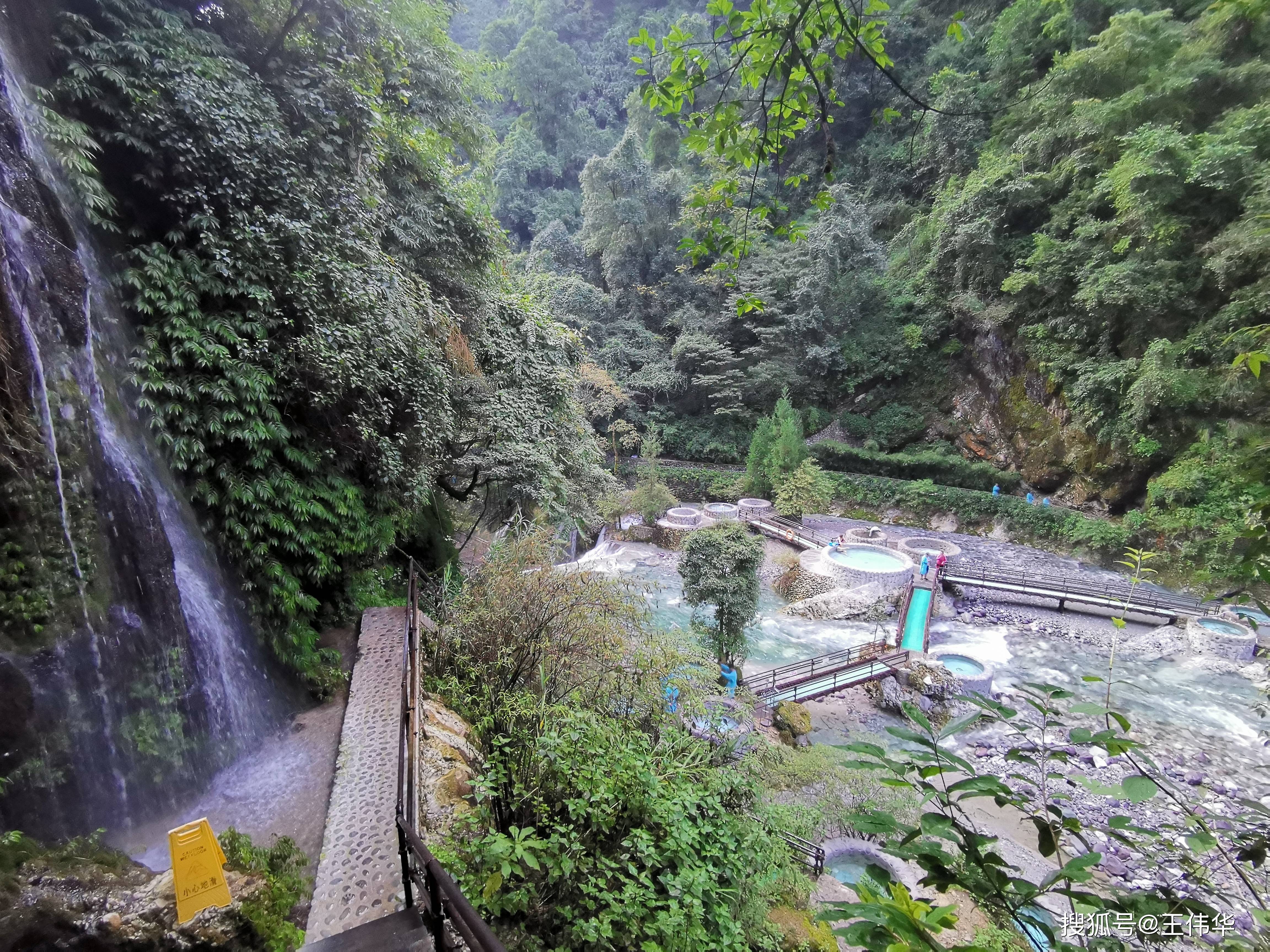 仙境般的螺髻山九十九里温泉