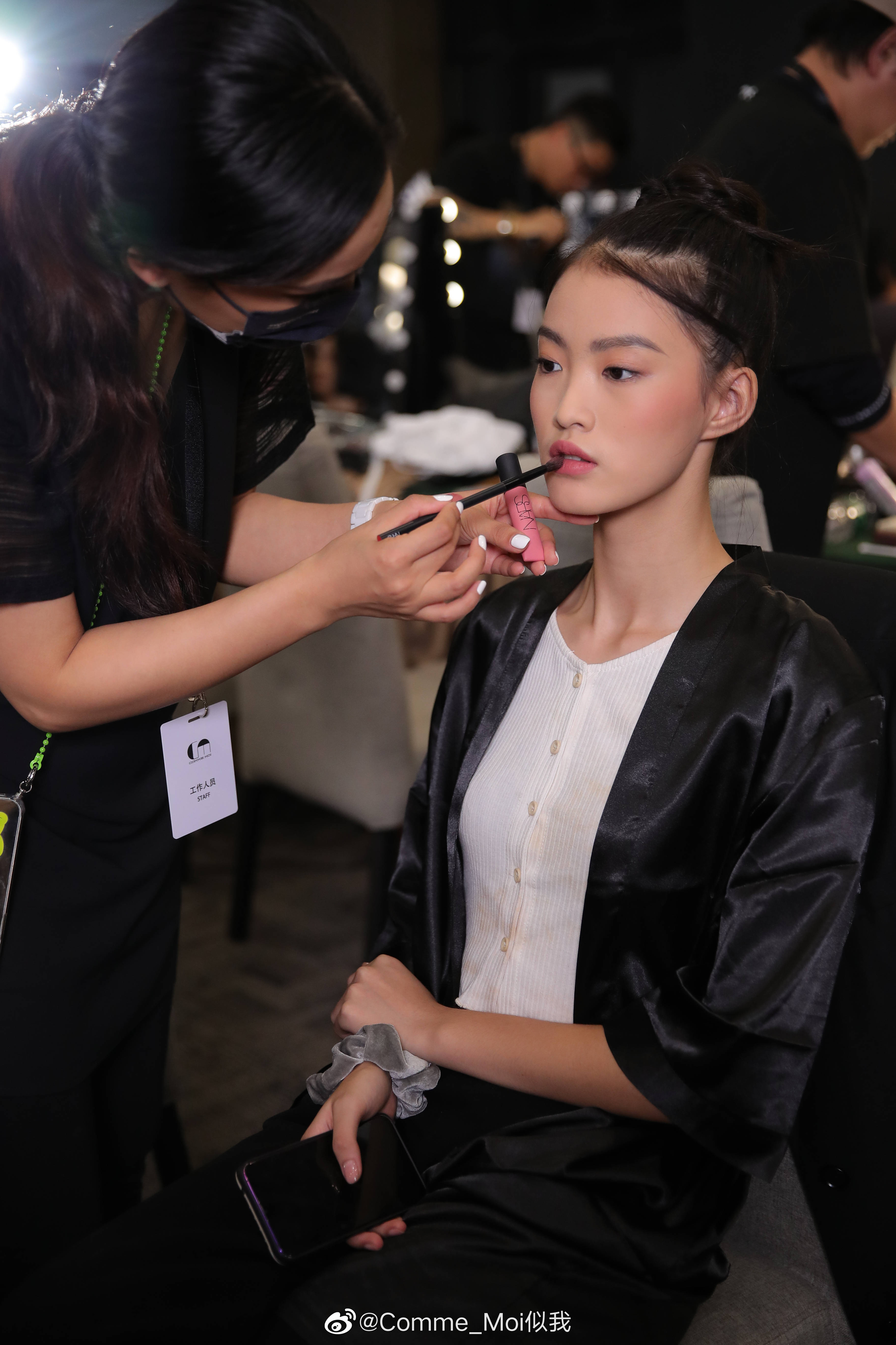 时装周2022年流行化什么妆？早一步get新季化妆灵感，早一步成艳压女王