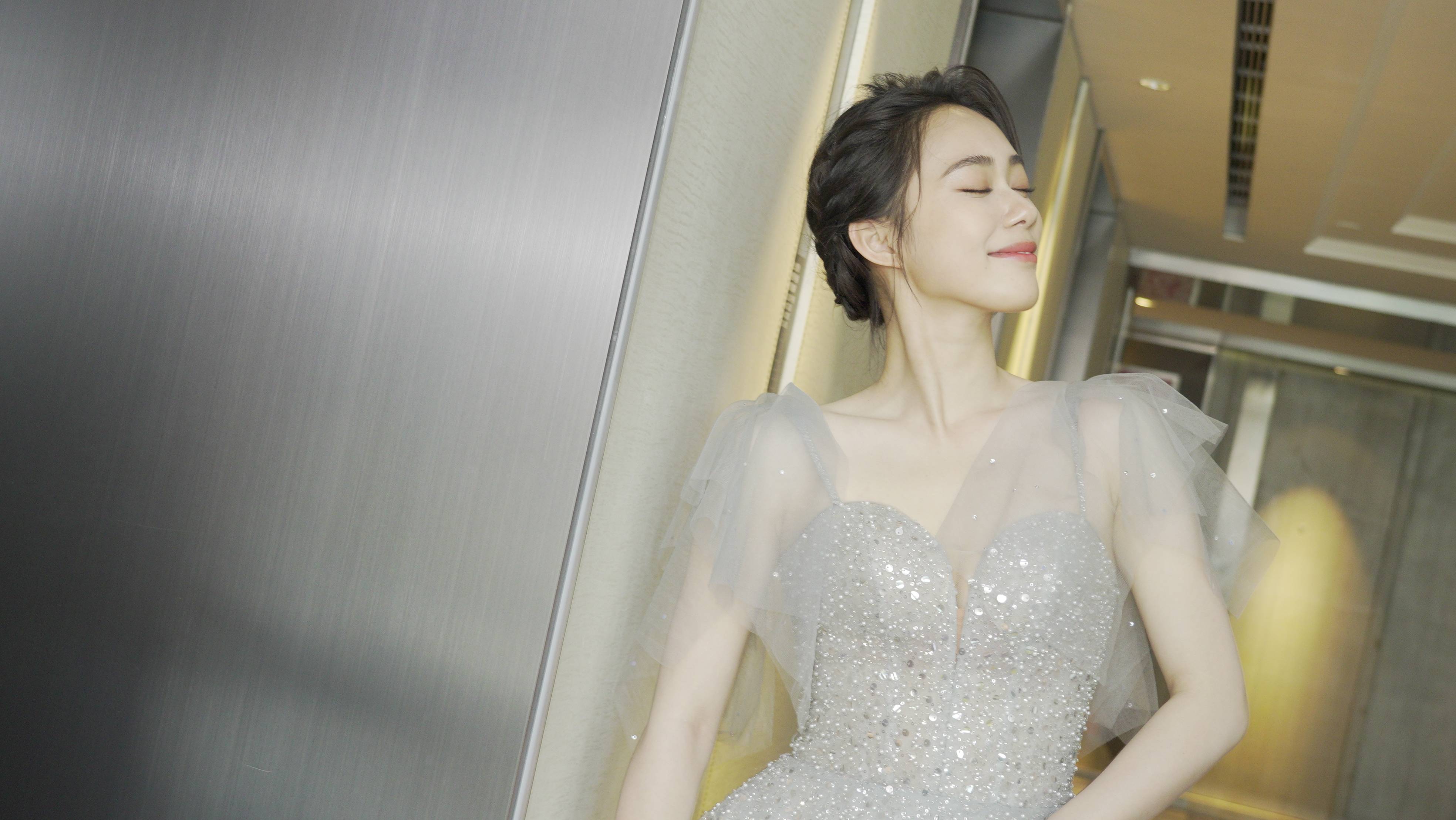 韩聪聪星空礼服 迪士尼在逃公主风写真