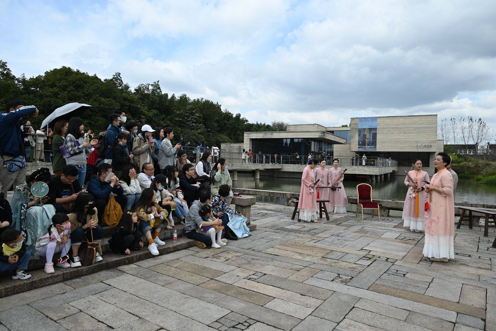 南音表演唱风打梨中国第八届乌镇戏剧节古镇嘉年华
