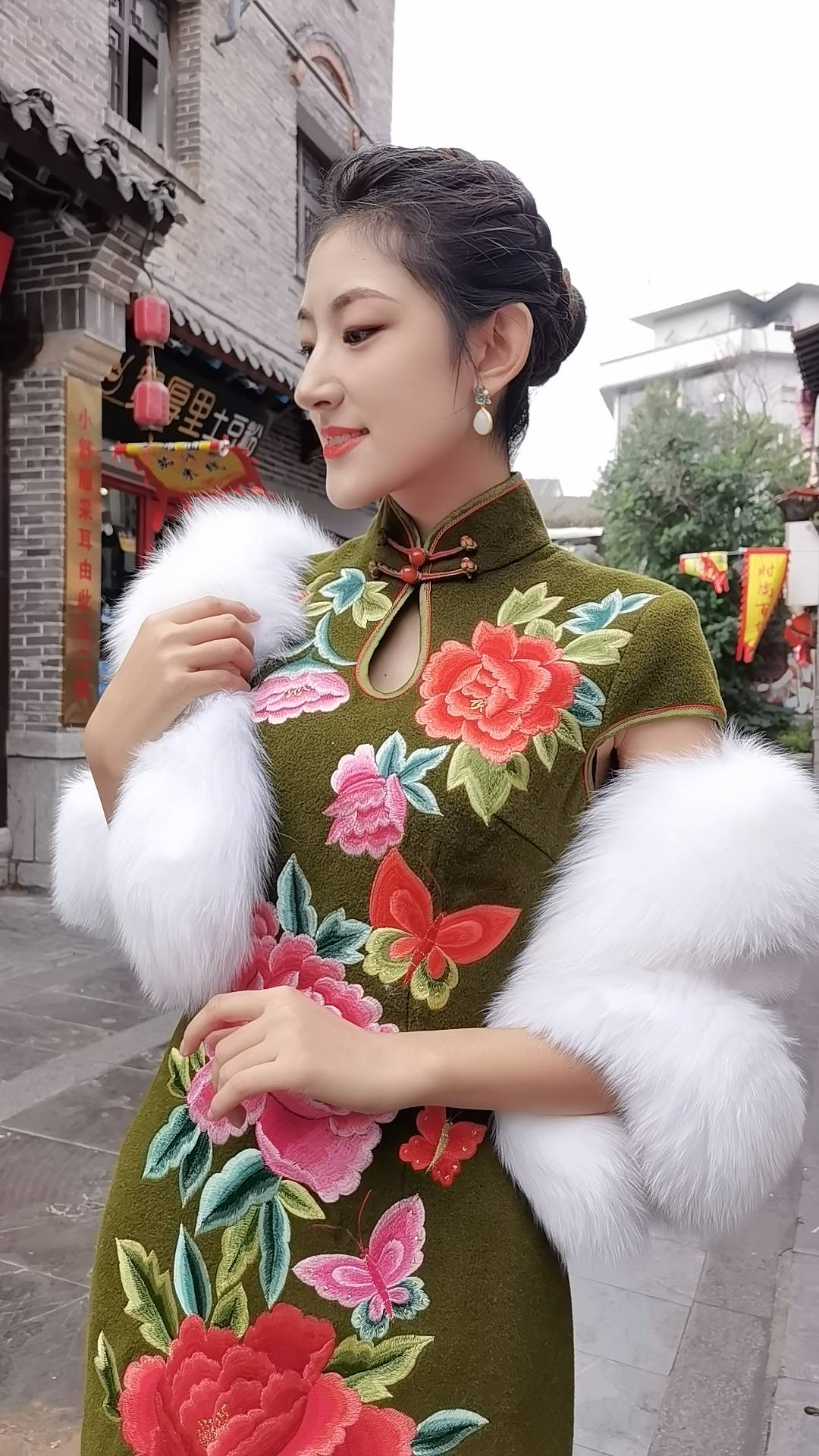 场合 司藤与王会悟穿旗袍火了，那么你呢
