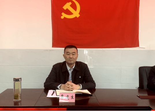 雅安市汉源县委副书记县长覃建生以县人大代表正式候选人身份与选民