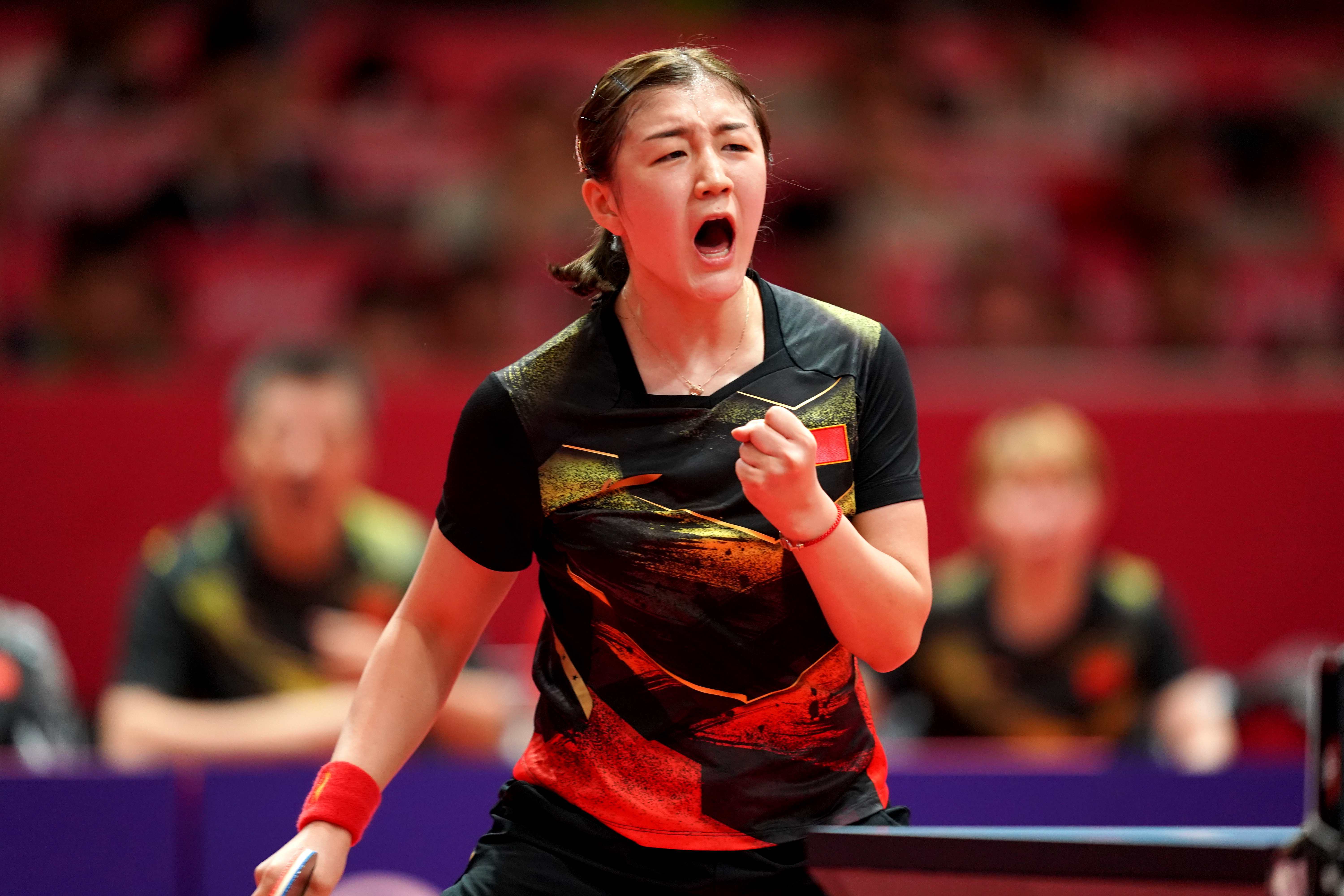 世界冠军陈梦被打成10-0,故意砸球发泄,被裁判严厉警告_比赛