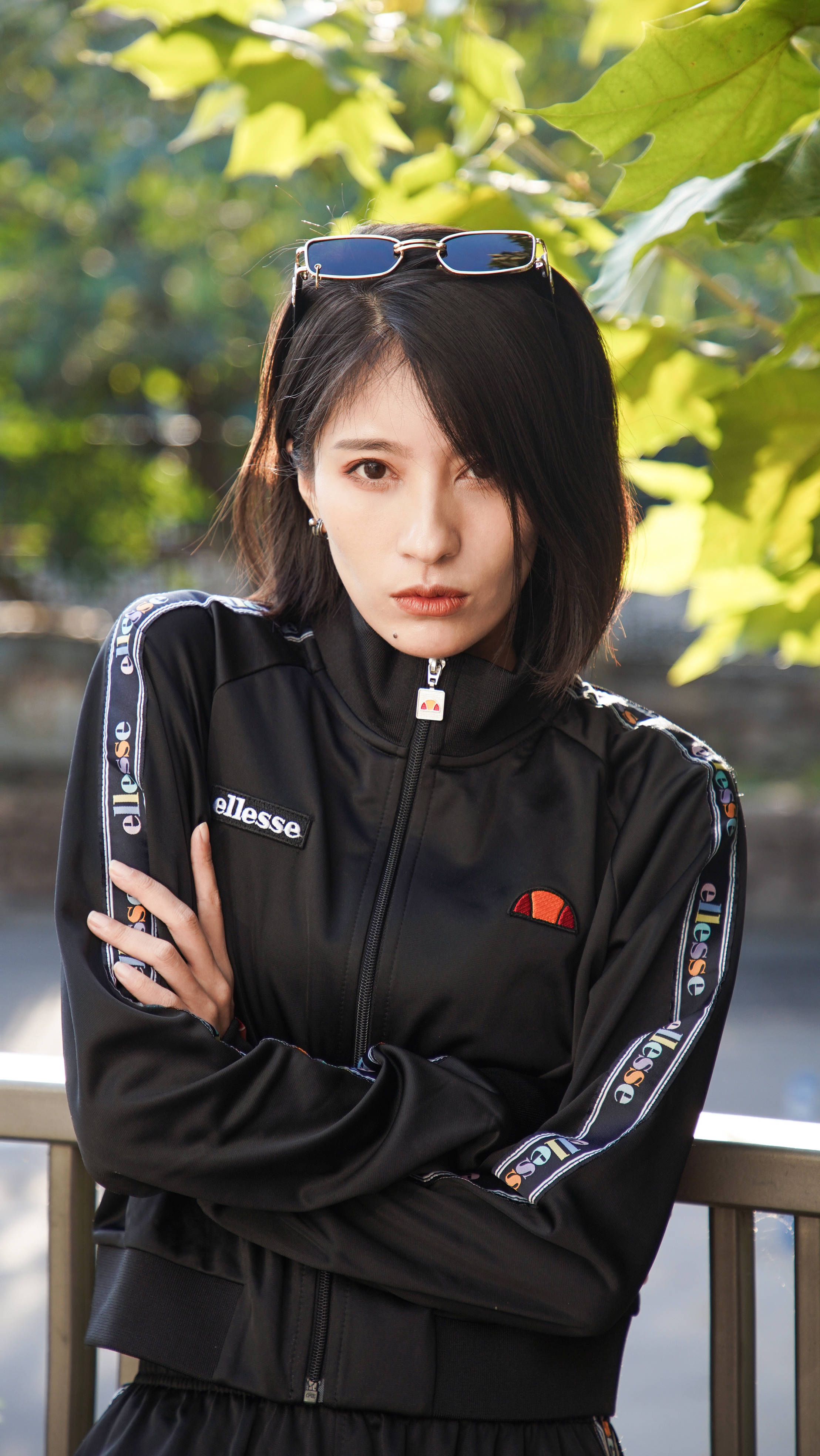 演员王宸心最新写真来袭秋日大片酷飒休闲