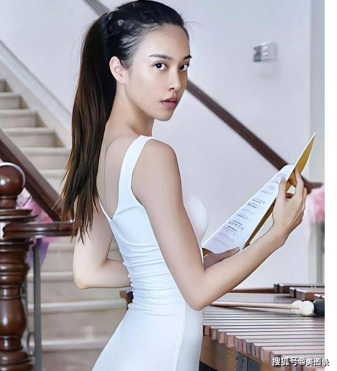 李云迪美女徒弟钢琴女神李元玲