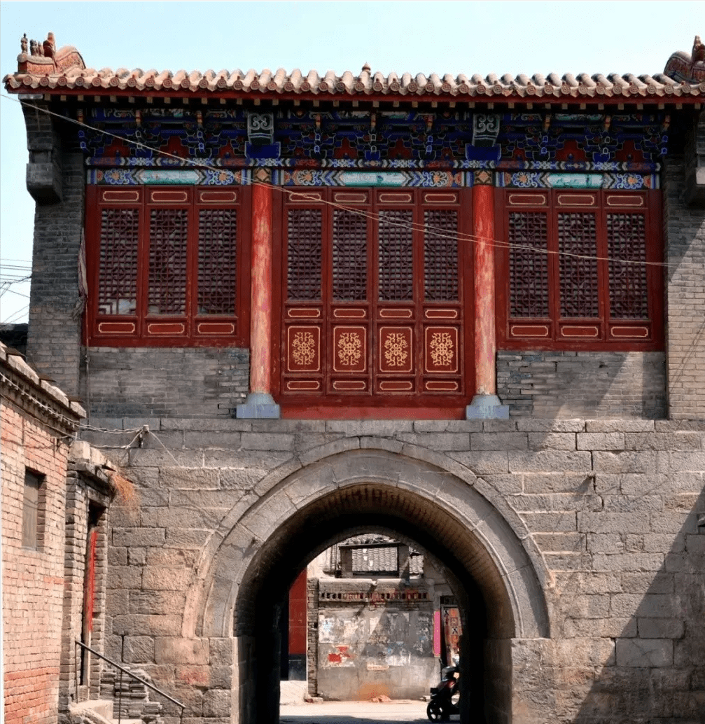 生在水冶古镇,长在珠泉河畔,浪着浪着我们便上学了,浪着浪着我们就