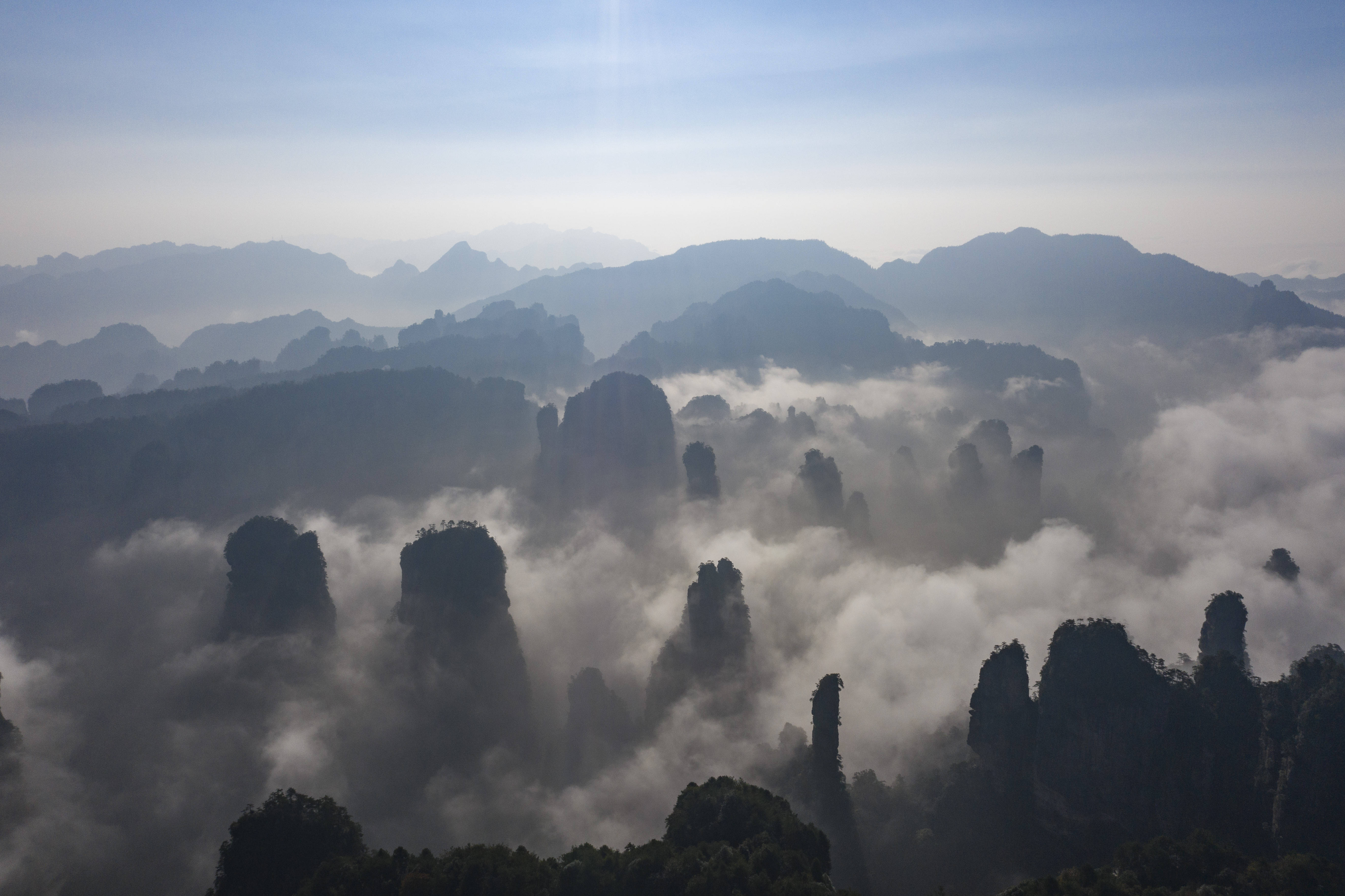 雨后初晴的世界自然遗产,世界地质公园张家界武陵源风景区云海汹涌