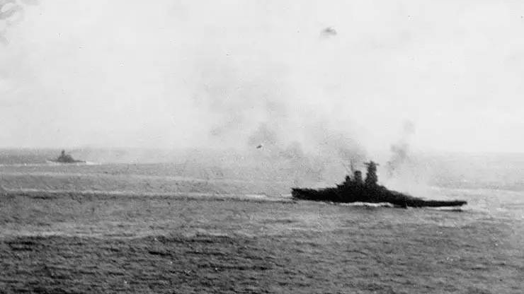 原创海战史上最大战列舰大和号沉没全过程影像