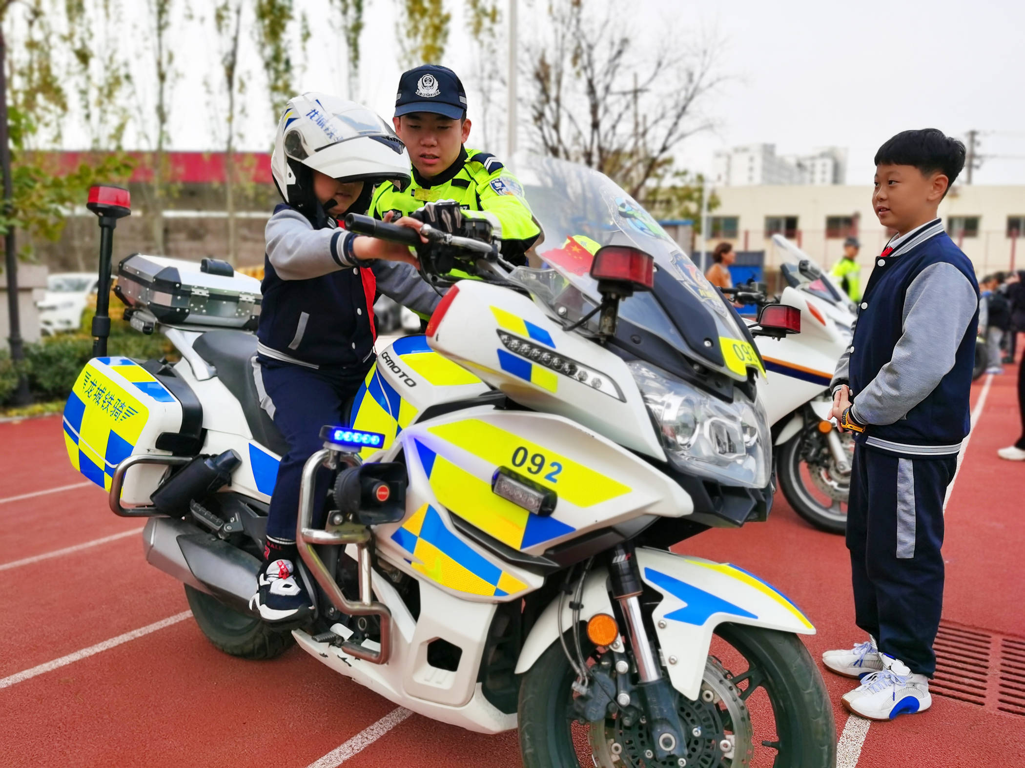 太原骑警图片