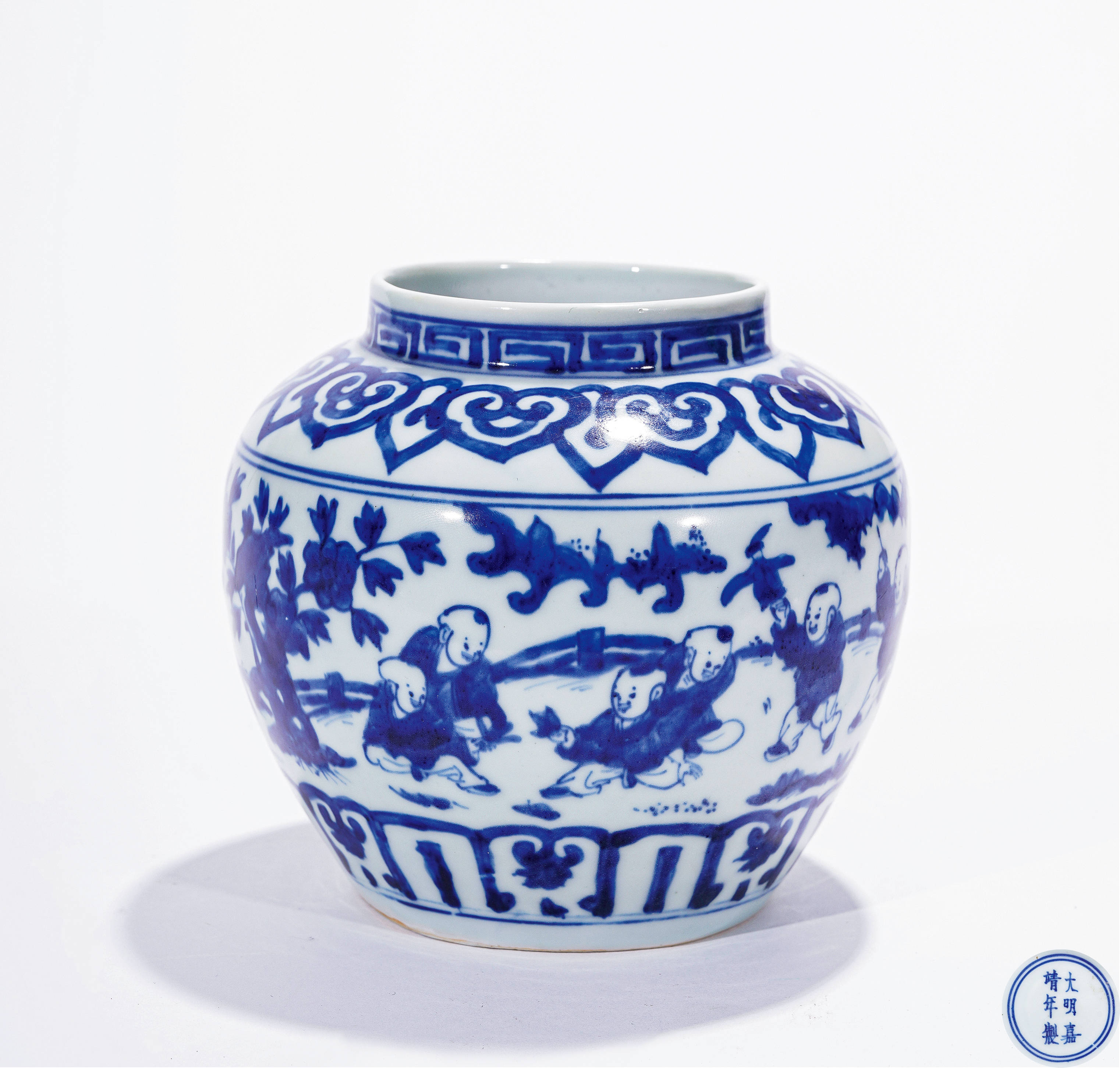 也没有存世,有泰昌年制落款的青花瓷器传世的多为民窑寄托款,后世仿制