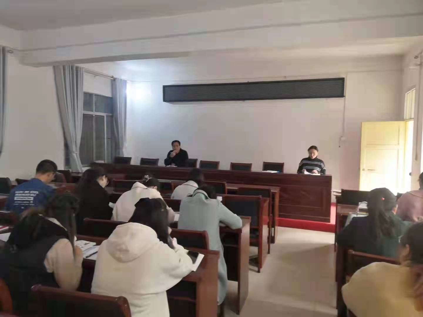 科学备考谋规划 齐心协力共发展 西坪二中召开地理生物备考会 教学