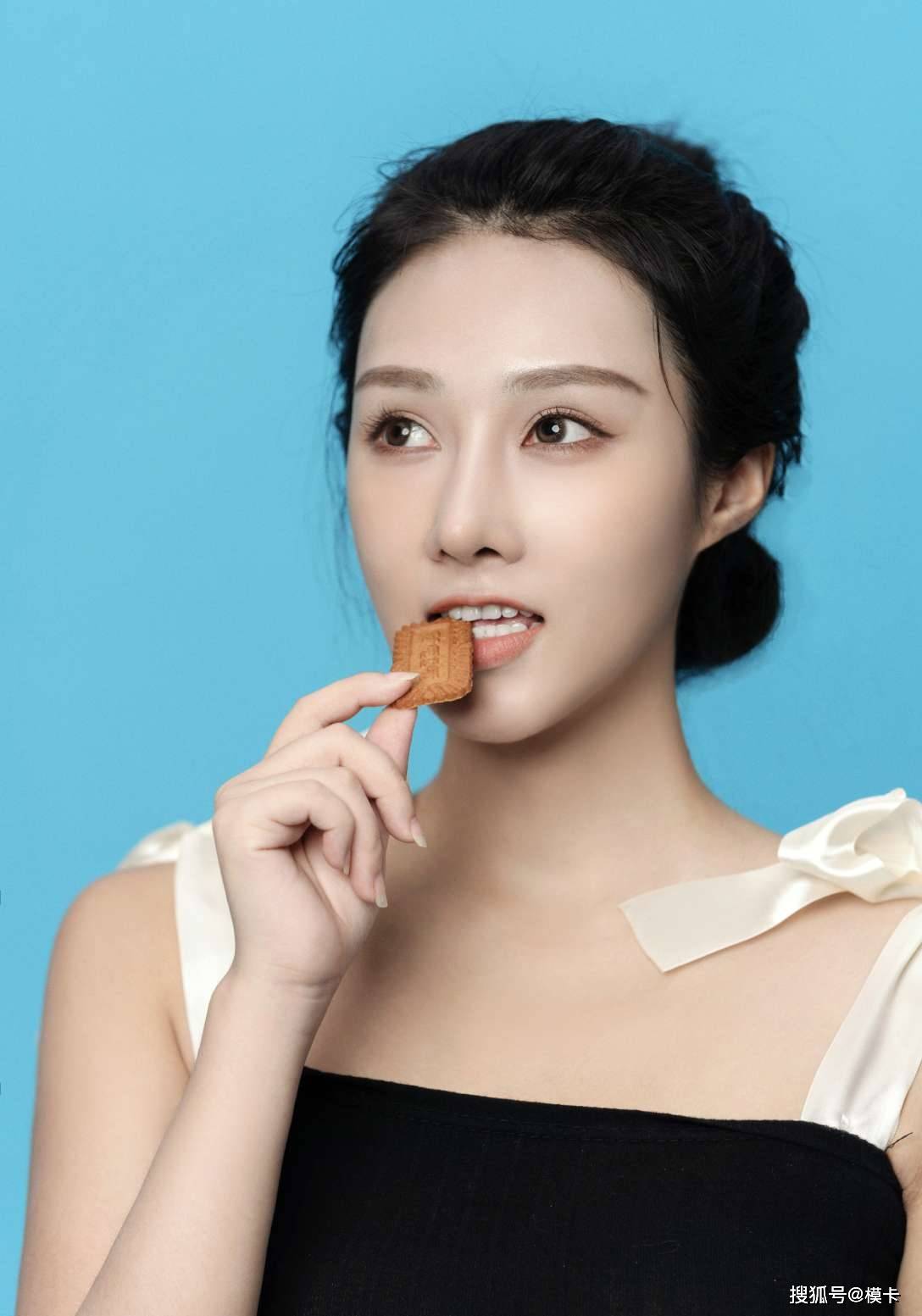 通告 模卡 推荐艺人:江雪