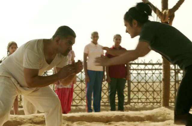 对比|井字键影视浅析《摔跤吧！爸爸》对比手法的运用