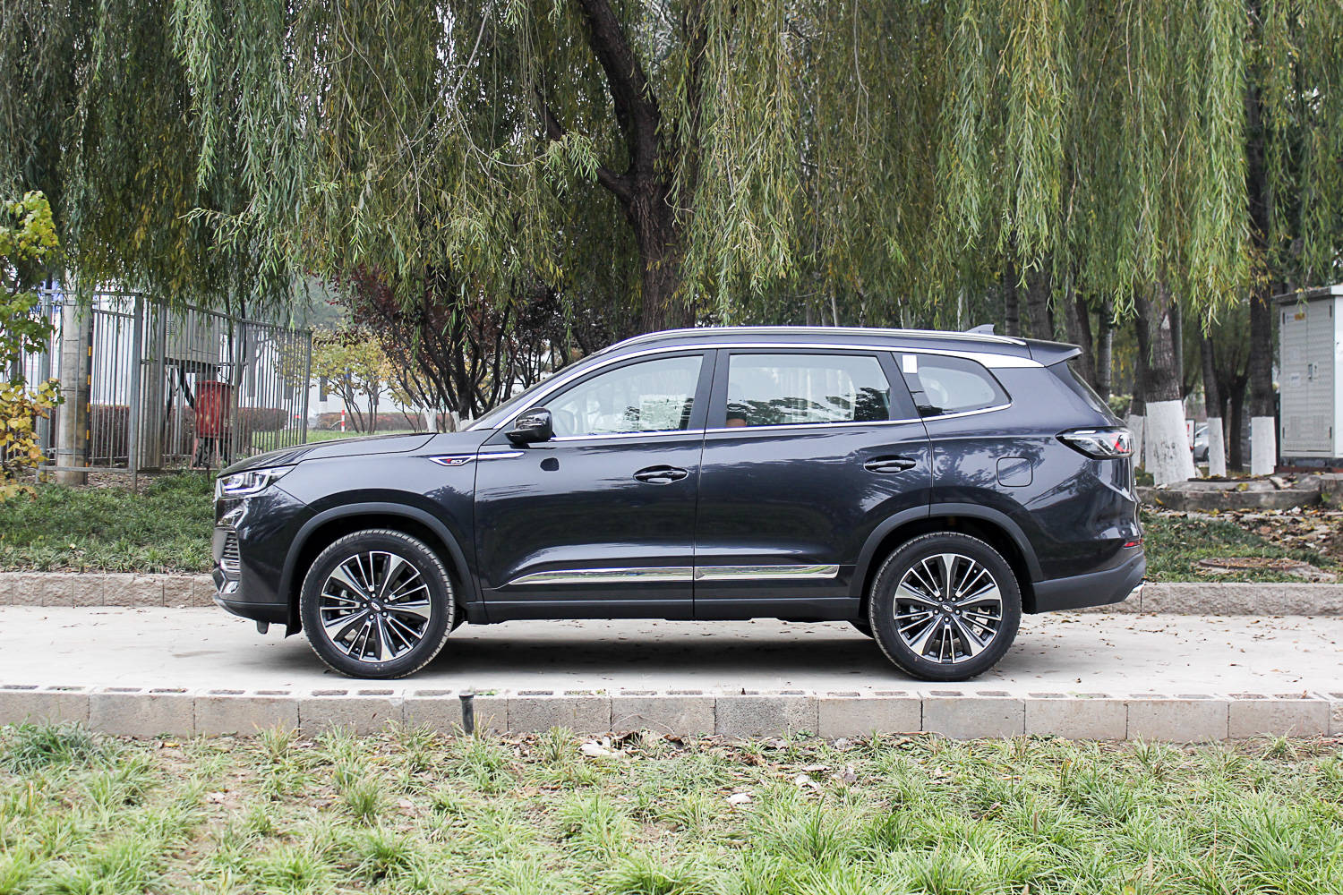 搭载2.0t鲲鹏动力 奇瑞瑞虎8 plus到店实拍